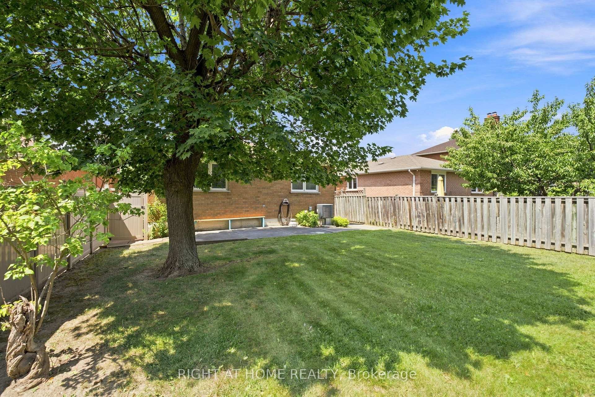 Photo 49 of 39 Dante Court, Vaughan, East Woodbridge — HOMEH