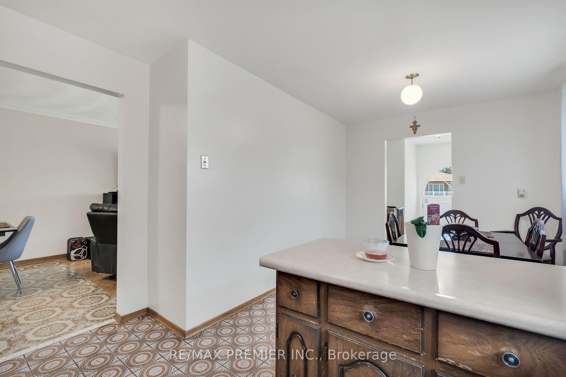 Photo 8 of 4178 Dursley Crescent, Mississauga, Rathwood — HOMEH