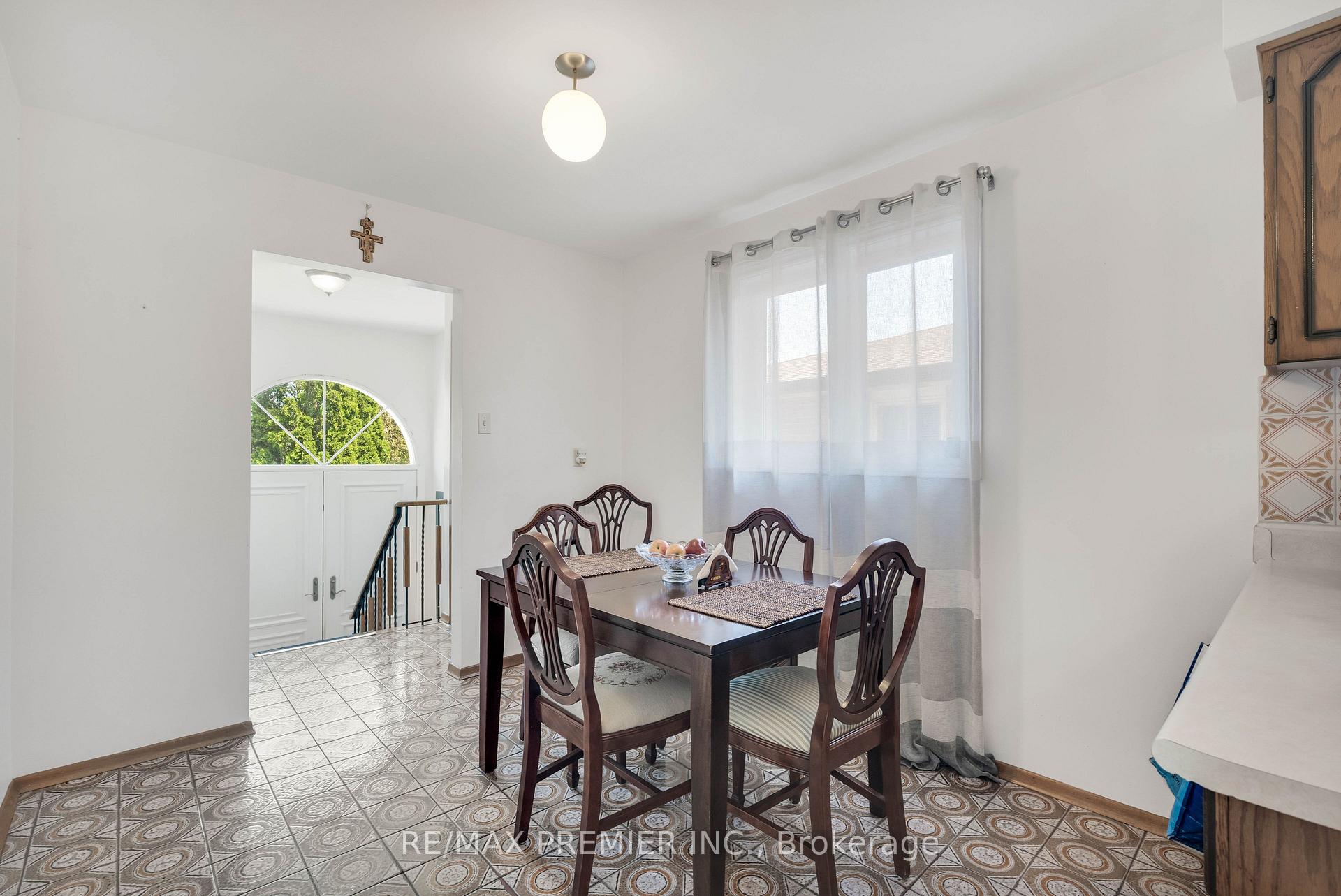 Photo 9 of 4178 Dursley Crescent, Mississauga, Rathwood — HOMEH