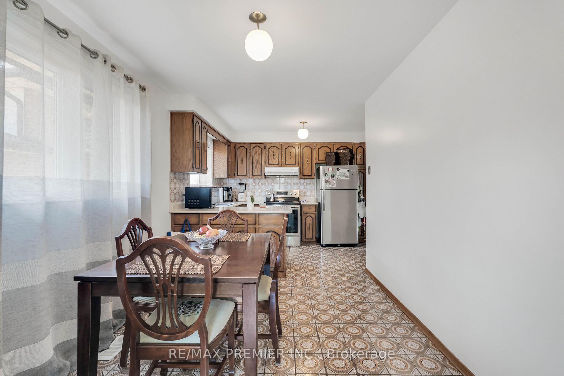 Photo 10 of 4178 Dursley Crescent, Mississauga, Rathwood — HOMEH