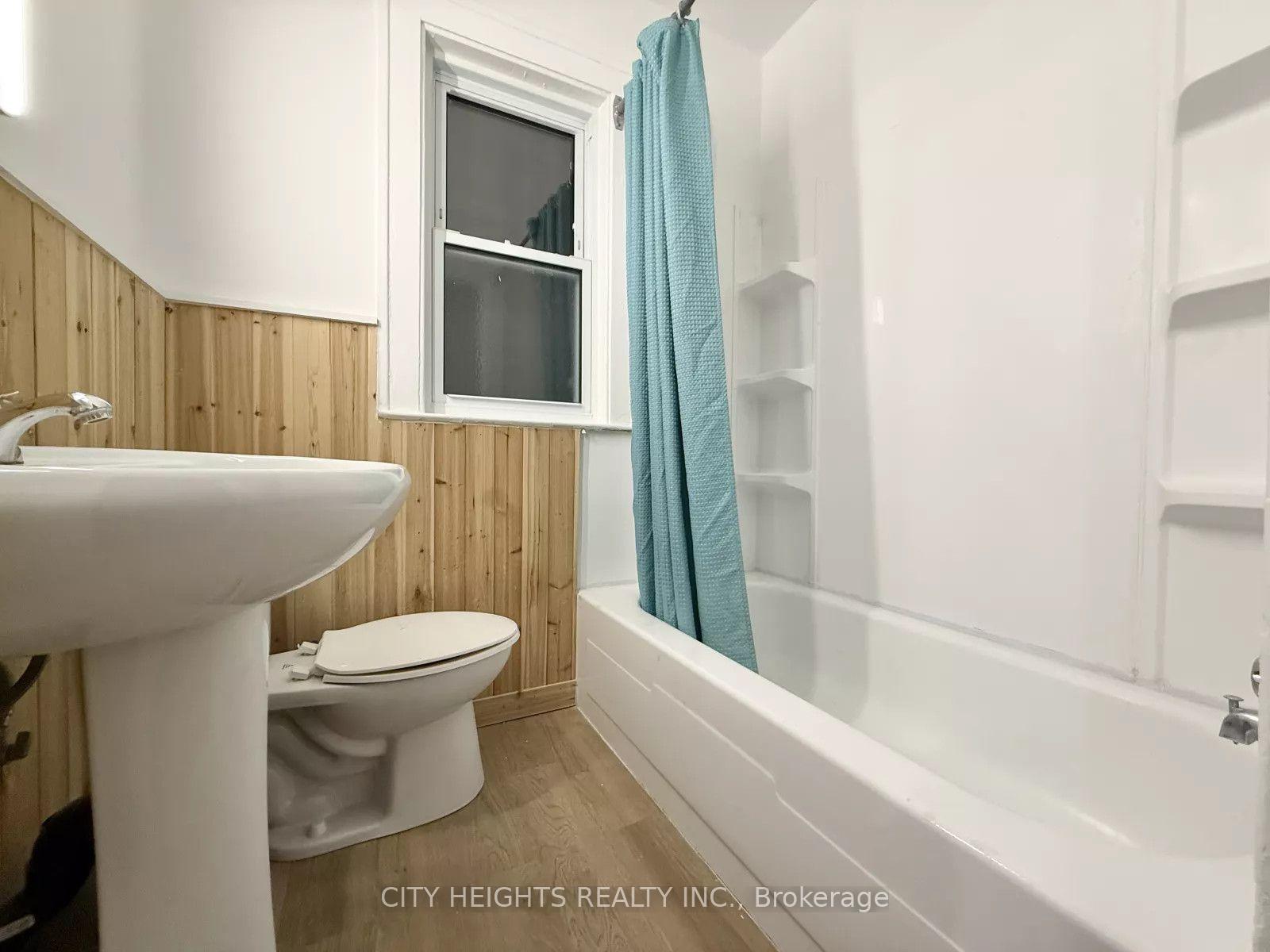 Photo 11 of Unit 4, 1093 Howard Avenue, Windsor, Downtown Windsor — HOMEH