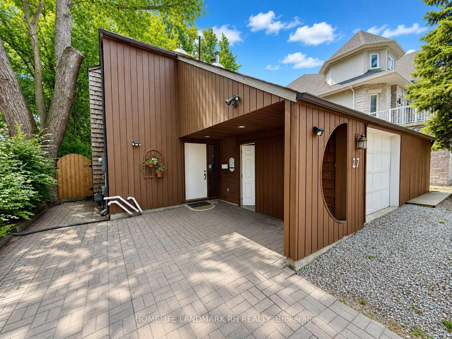 Photo 10 of 27 East Drive, Markham, Unionville — HOMEH