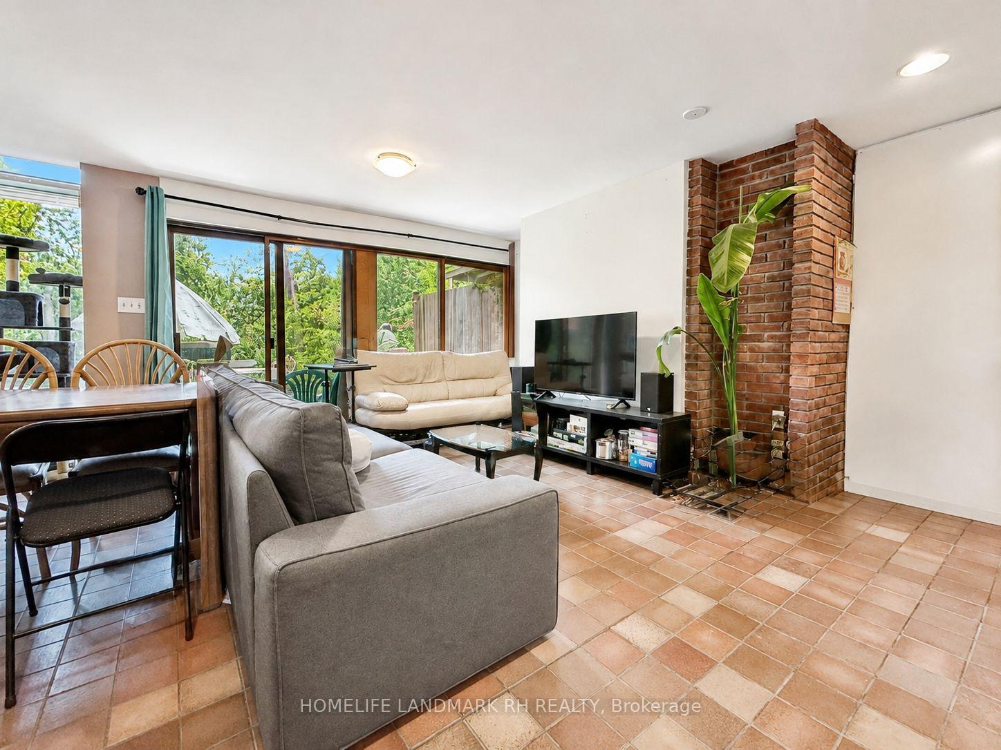 Photo 12 of 27 East Drive, Markham, Unionville — HOMEH