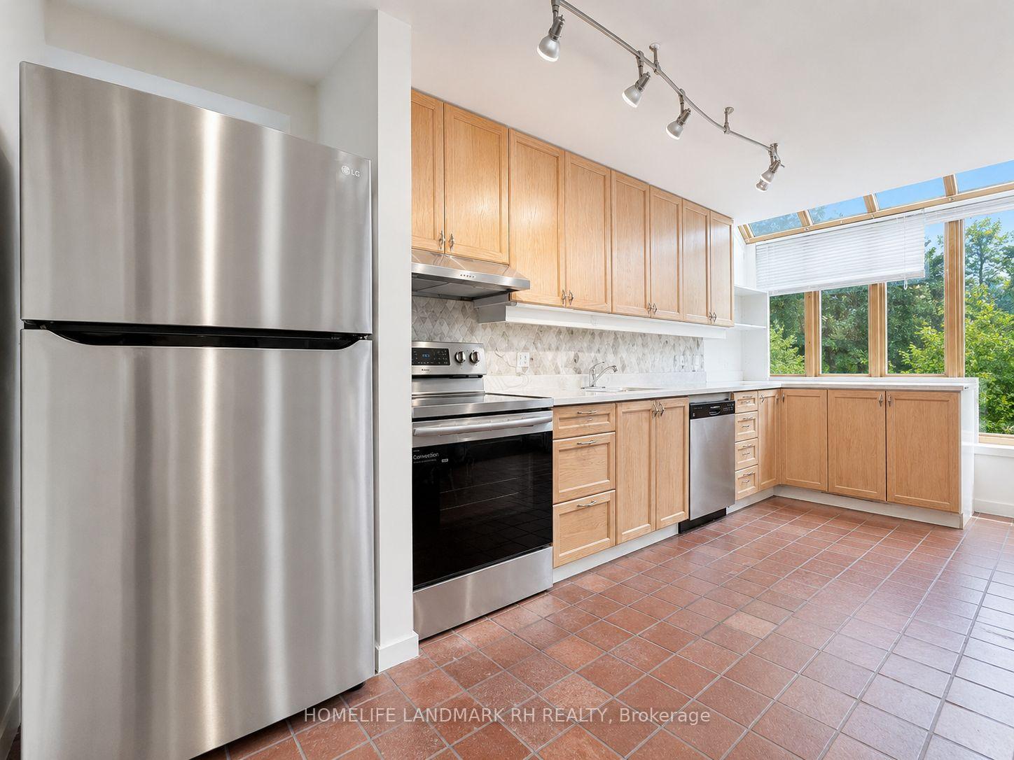 Photo 13 of 27 East Drive, Markham, Unionville — HOMEH