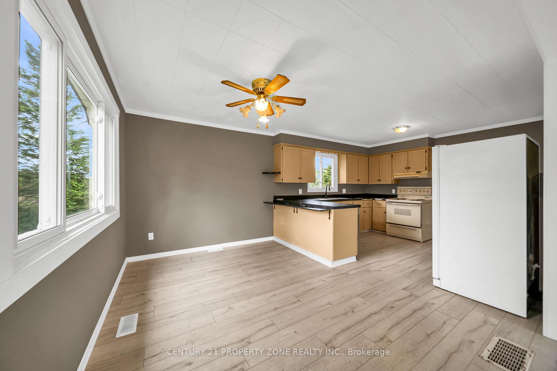 Photo 16 of 18580 Dufferin Street, King, Rural King — HOMEH