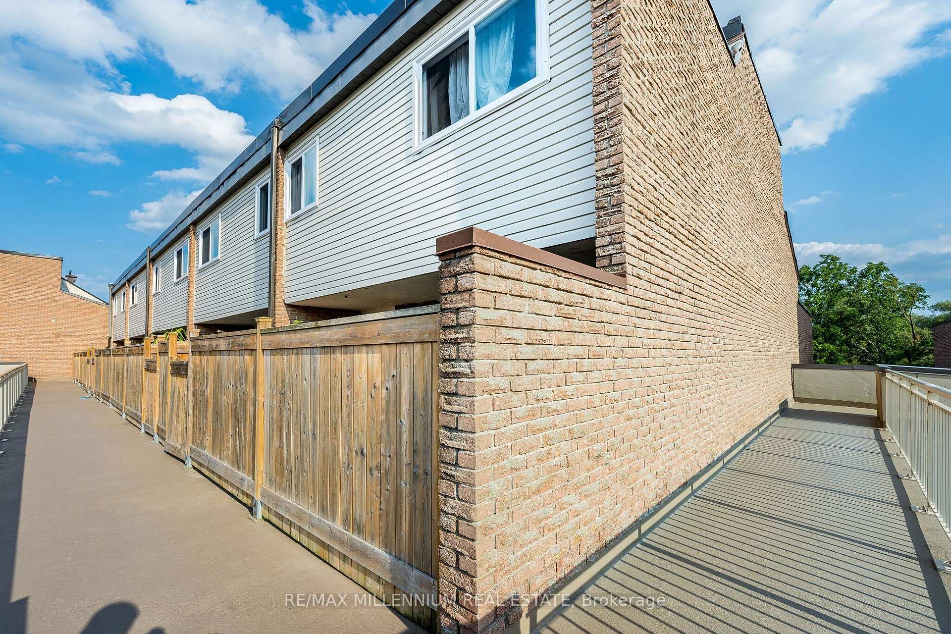 Photo 48 of 301 Milestone Crescent, Aurora, Aurora Village — HOMEH