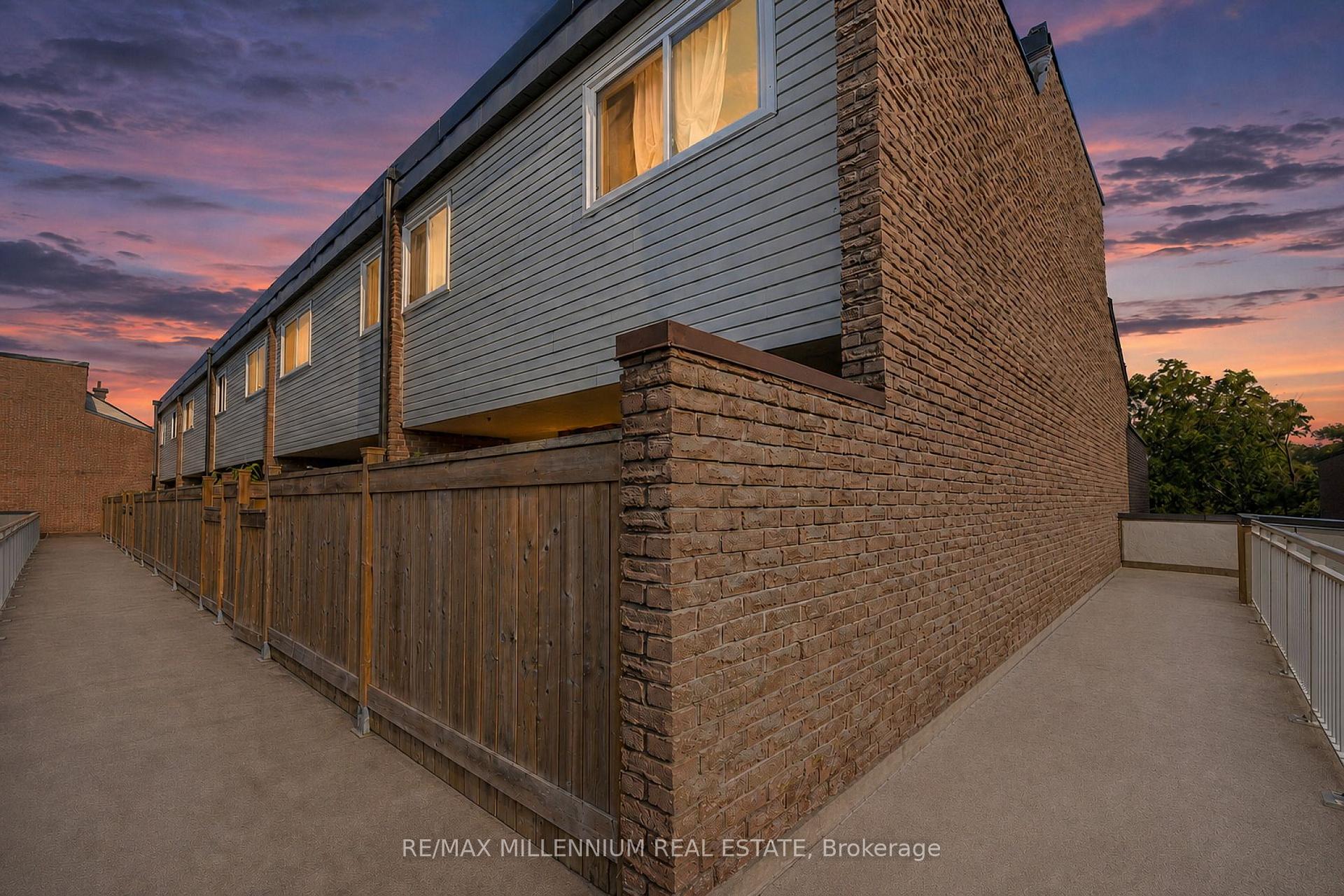 Photo 46 of 301 Milestone Crescent, Aurora, Aurora Village — HOMEH