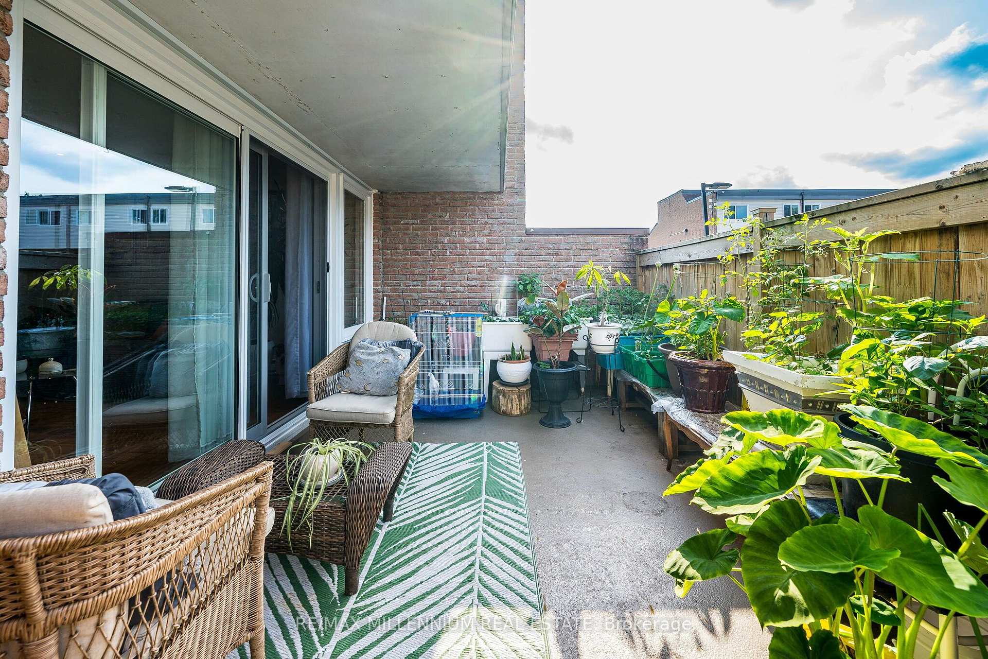 Photo 42 of 301 Milestone Crescent, Aurora, Aurora Village — HOMEH