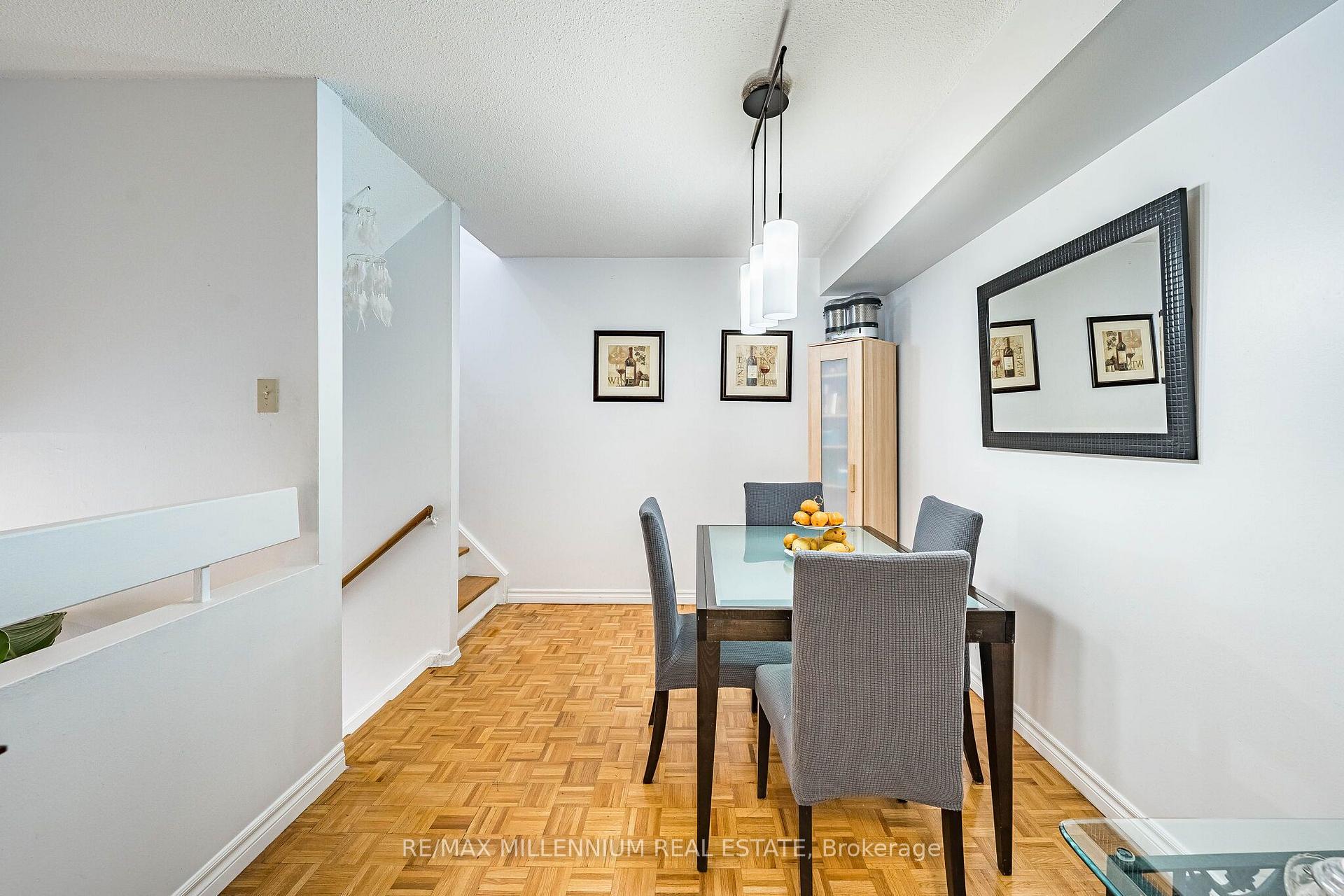 Photo 13 of 301 Milestone Crescent, Aurora, Aurora Village — HOMEH