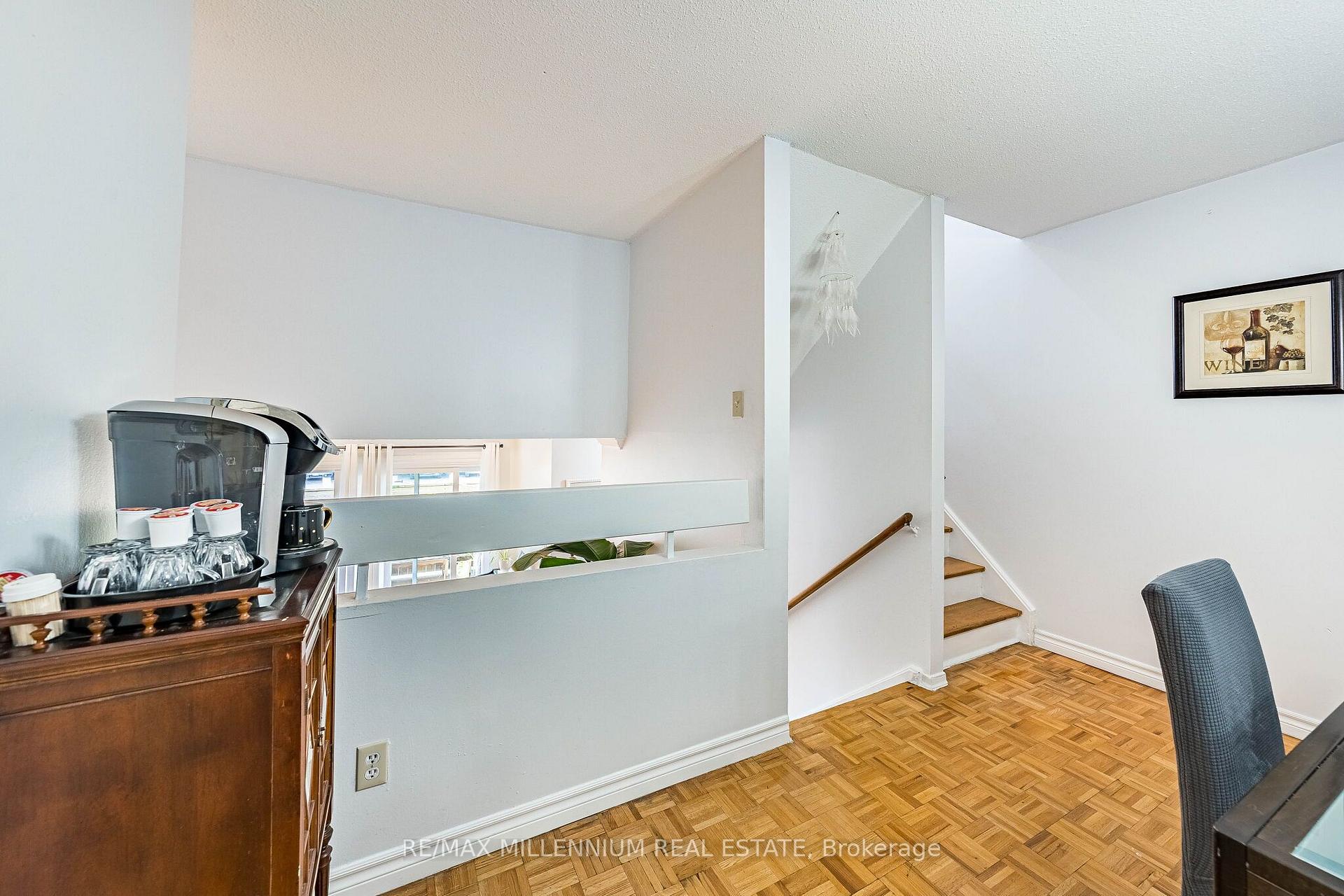 Photo 14 of 301 Milestone Crescent, Aurora, Aurora Village — HOMEH