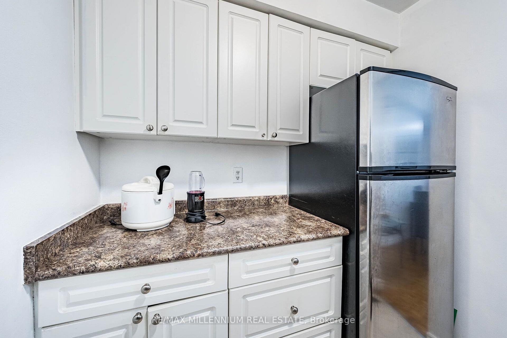 Photo 18 of 301 Milestone Crescent, Aurora, Aurora Village — HOMEH