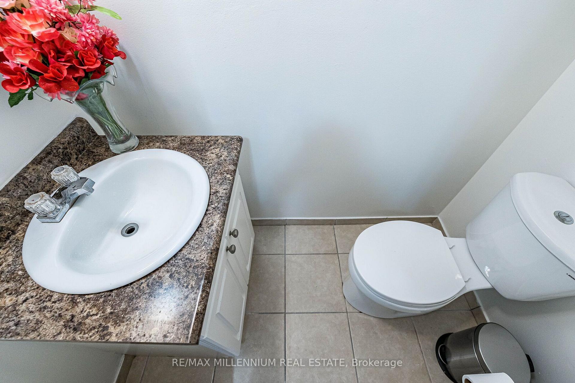 Photo 19 of 301 Milestone Crescent, Aurora, Aurora Village — HOMEH
