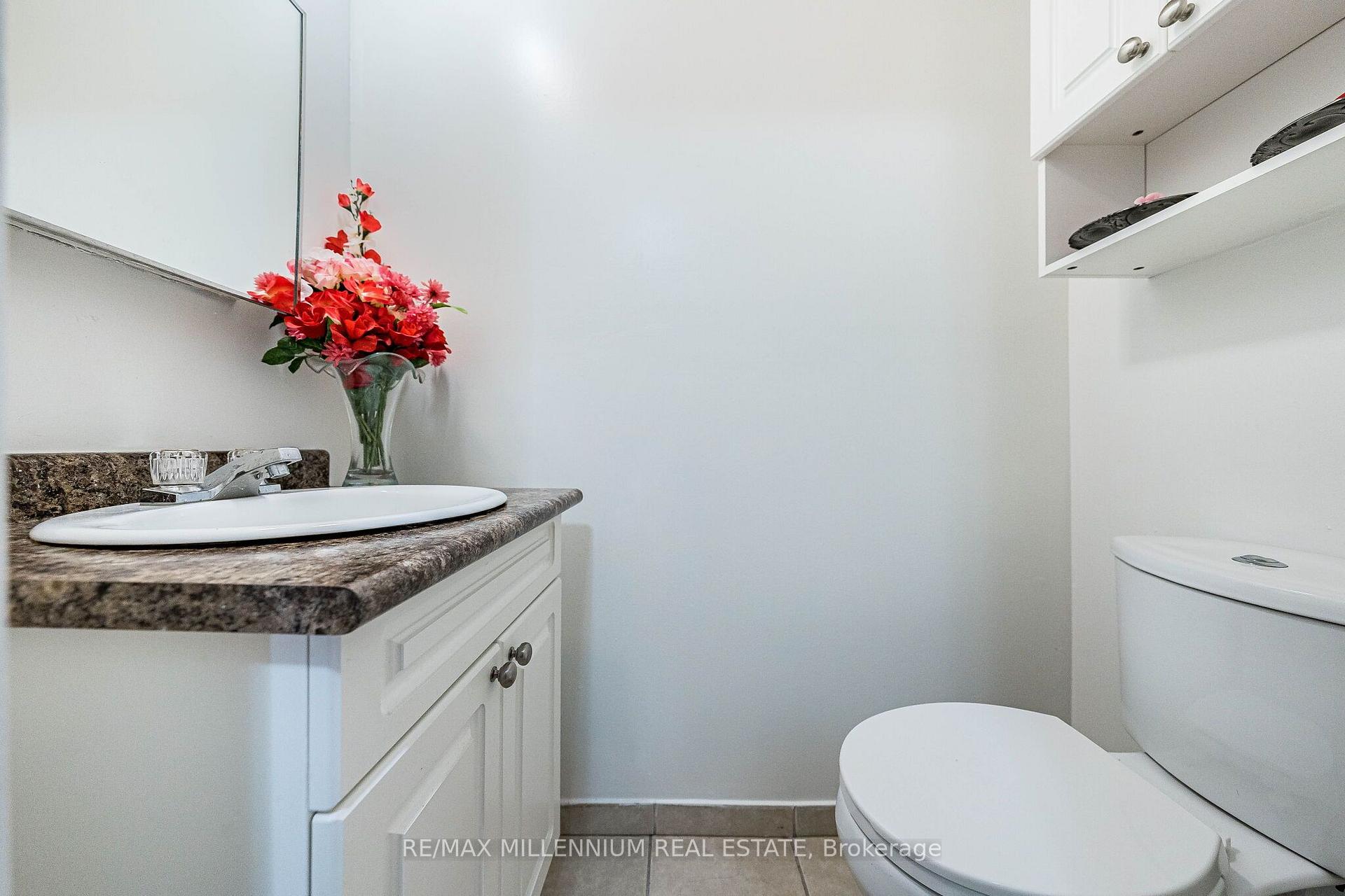 Photo 20 of 301 Milestone Crescent, Aurora, Aurora Village — HOMEH