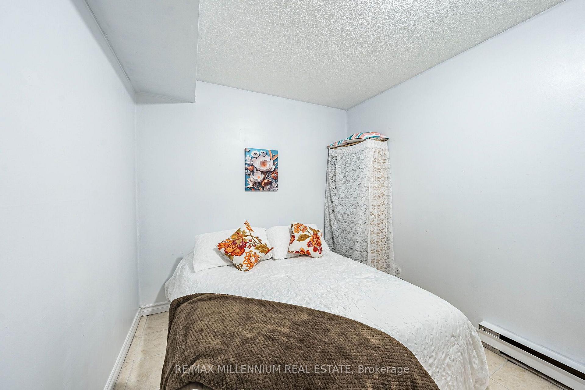 Photo 38 of 301 Milestone Crescent, Aurora, Aurora Village — HOMEH