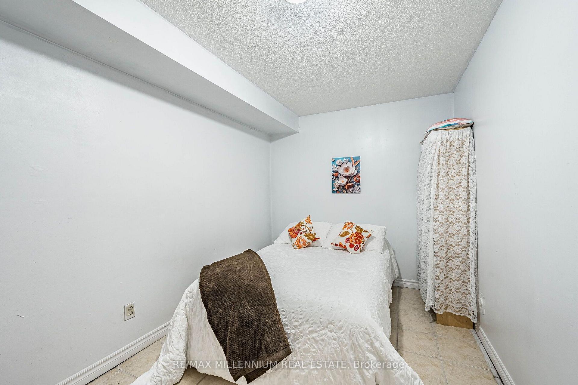 Photo 39 of 301 Milestone Crescent, Aurora, Aurora Village — HOMEH