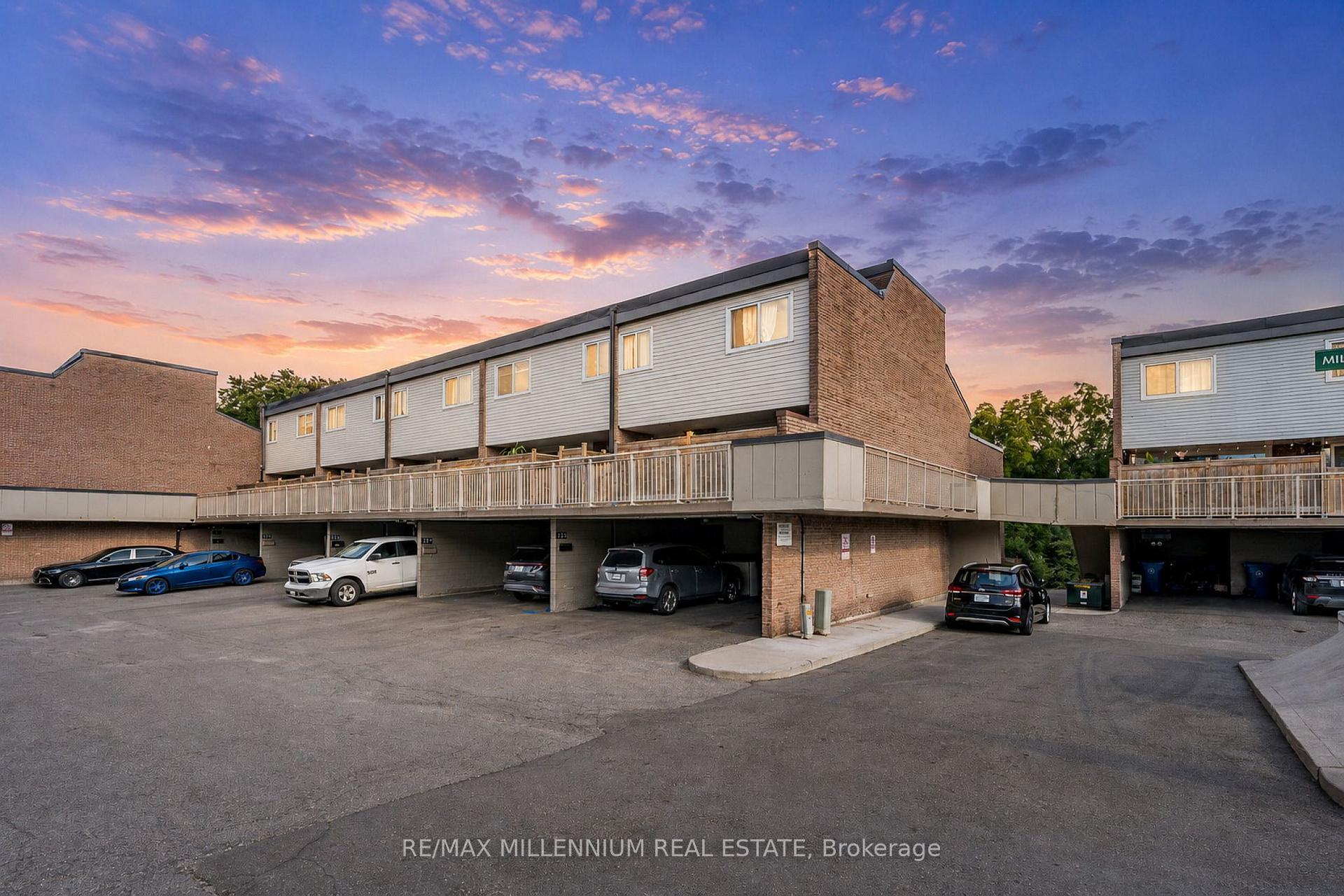 Photo 2 of 301 Milestone Crescent, Aurora, Aurora Village — HOMEH