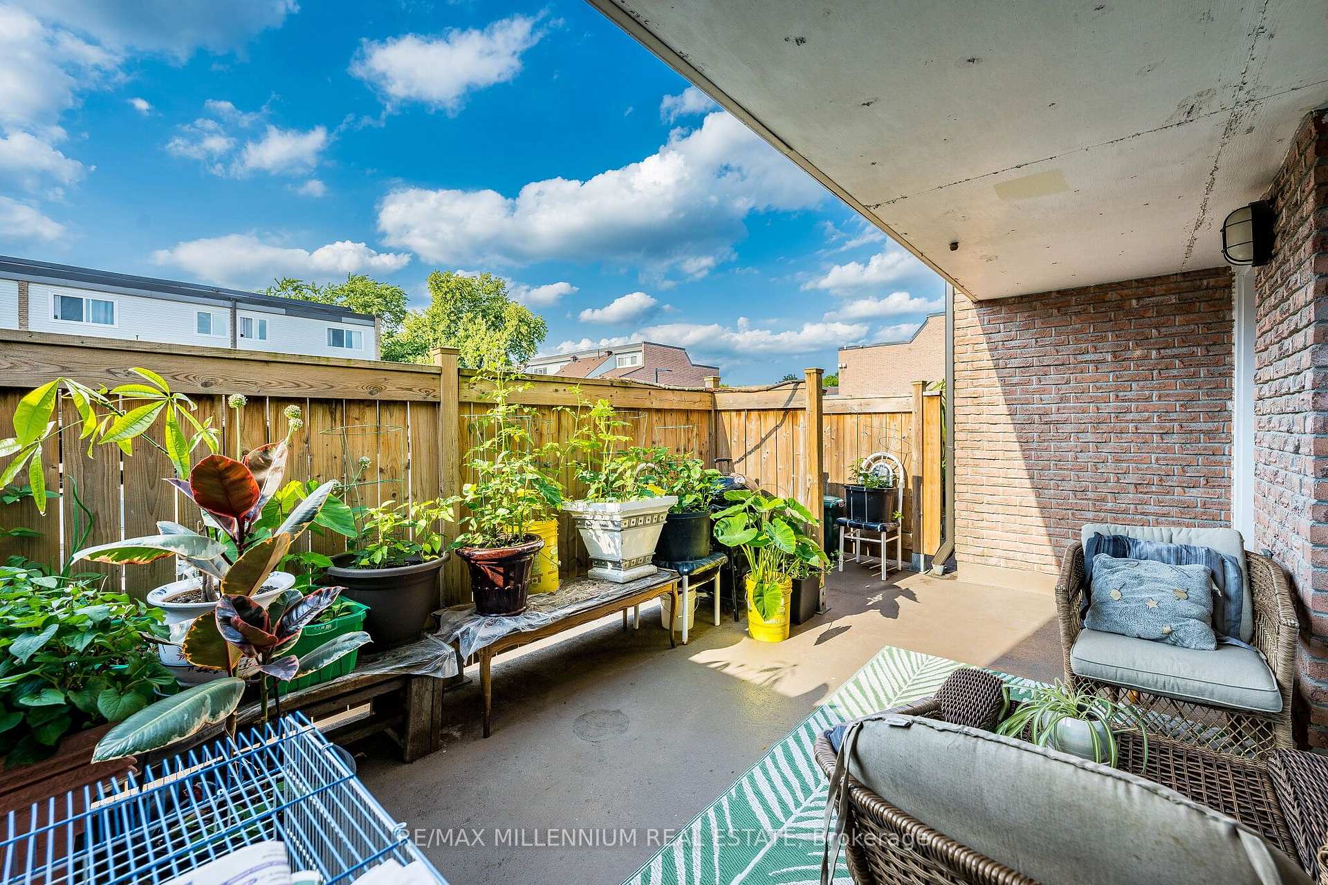 Photo 45 of 301 Milestone Crescent, Aurora, Aurora Village — HOMEH