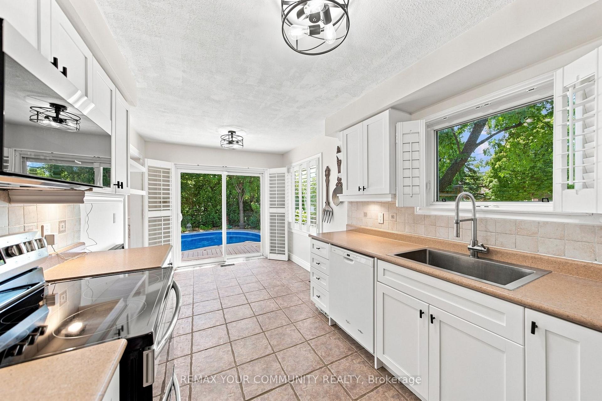 Photo 8 of 1544 Greenbriar Drive, Oakville, Glen Abbey — HOMEH