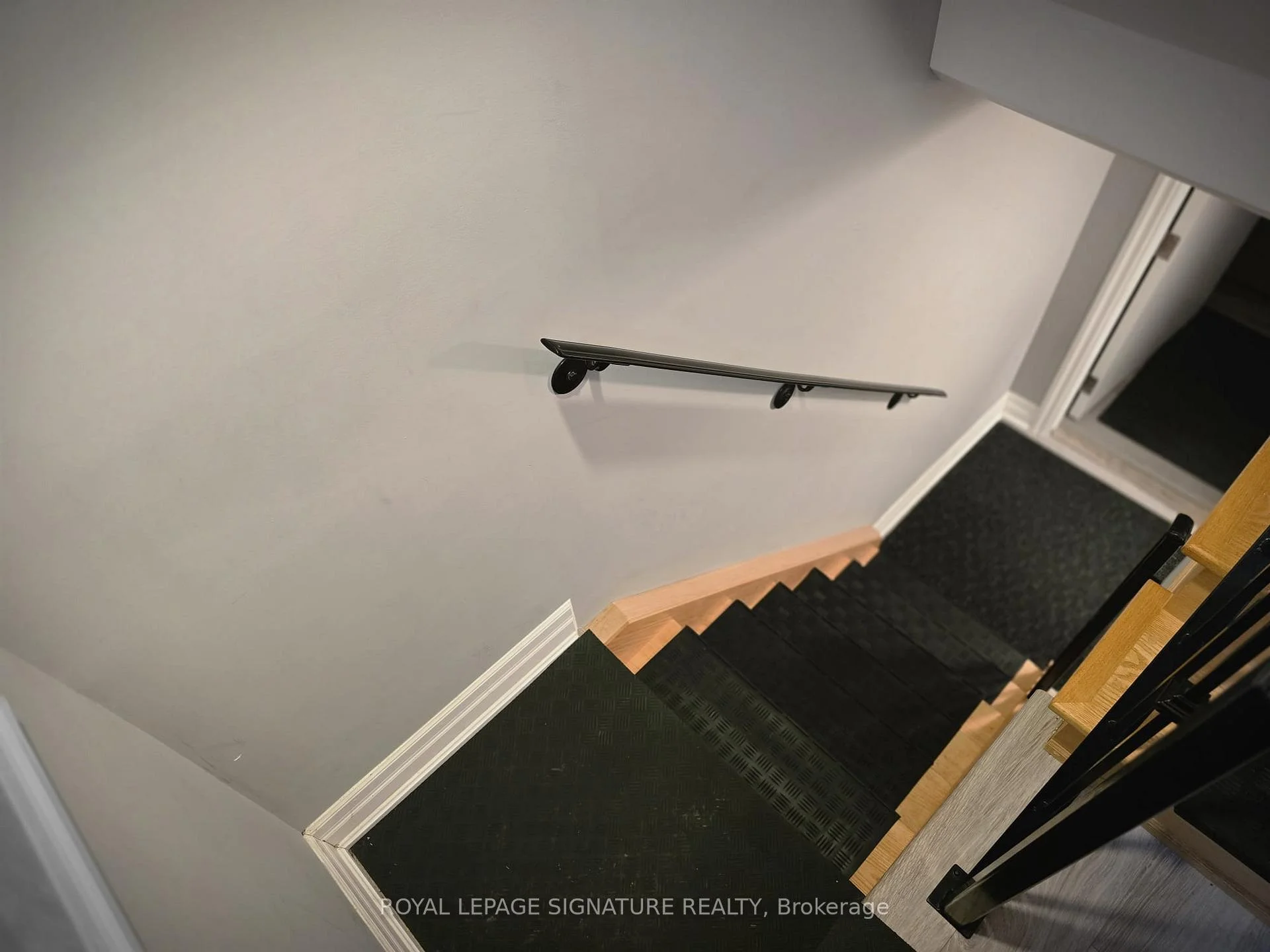 Photo 2 of Unit Upper, 141 Phillip Avenue, Scarborough, Birchcliffe-Cliffside — HOMEH