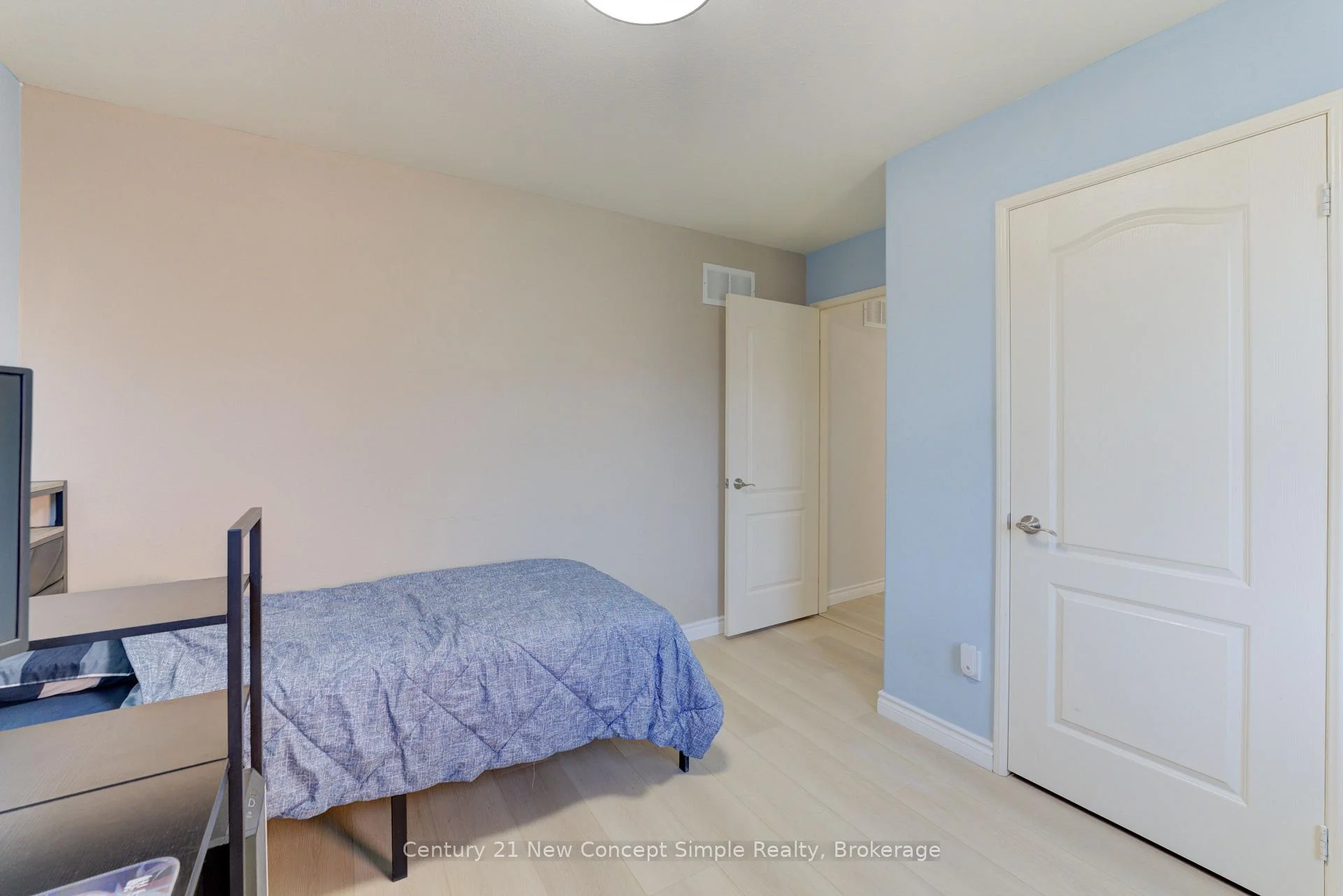Photo 23 of Unit S, 18 Castlemore Avenue, Markham, Berczy — HOMEH