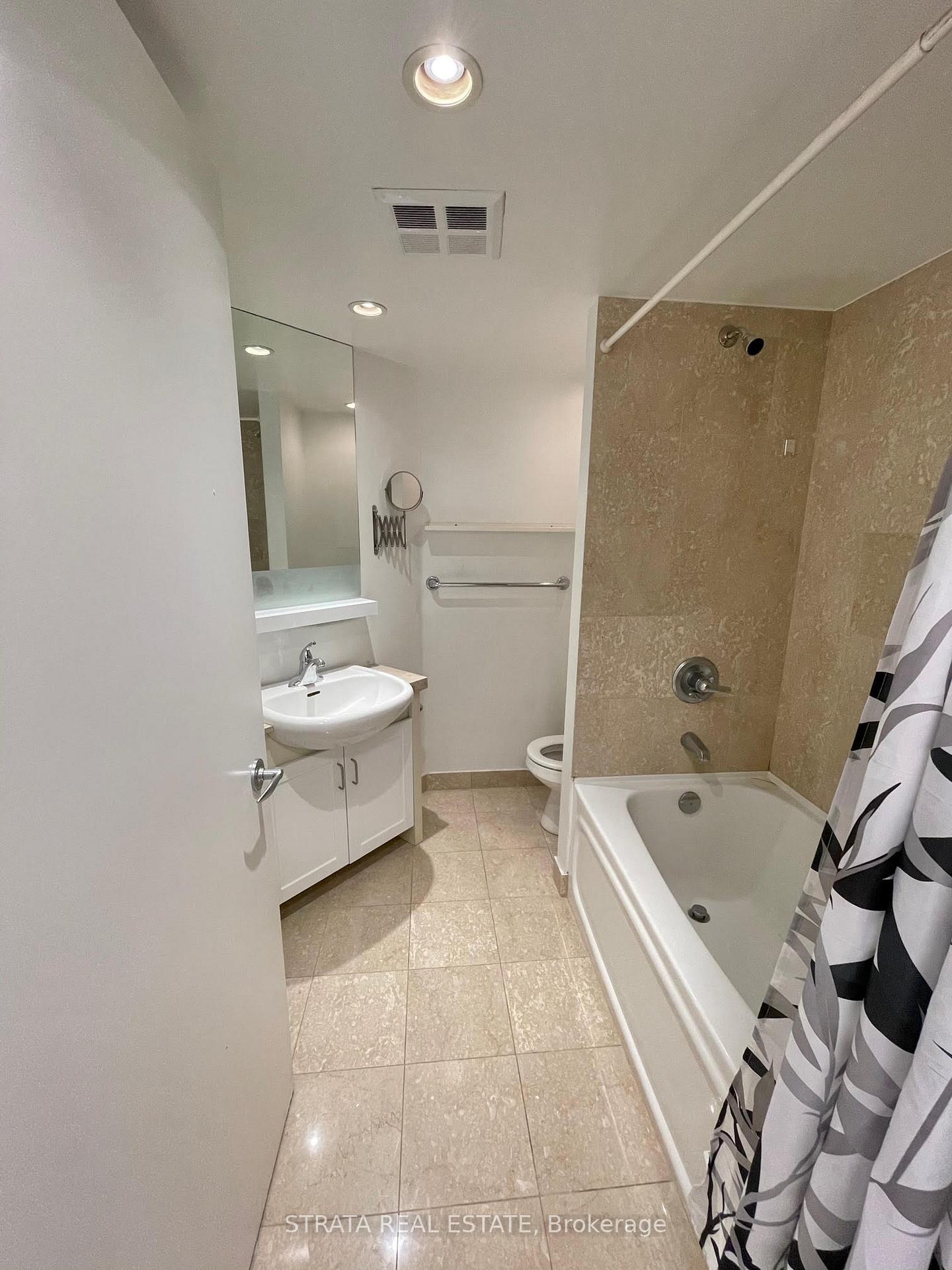 Photo 7 of Unit 1505, 208 Queens Quay W, Toronto, Waterfront Communities — HOMEH