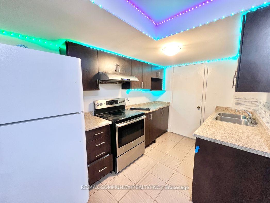 Photo 4 of Unit Bsmt, 21 Midvale Road, Brampton, Fletcher's Meadow — HOMEH