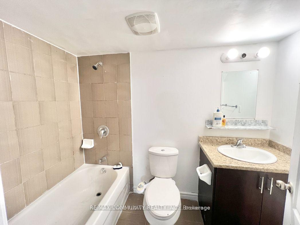 Photo 6 of Unit Bsmt, 21 Midvale Road, Brampton, Fletcher's Meadow — HOMEH