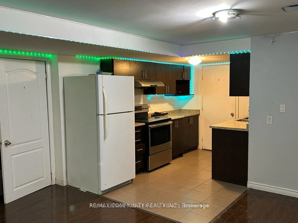 Photo 5 of Unit Bsmt, 21 Midvale Road, Brampton, Fletcher's Meadow — HOMEH