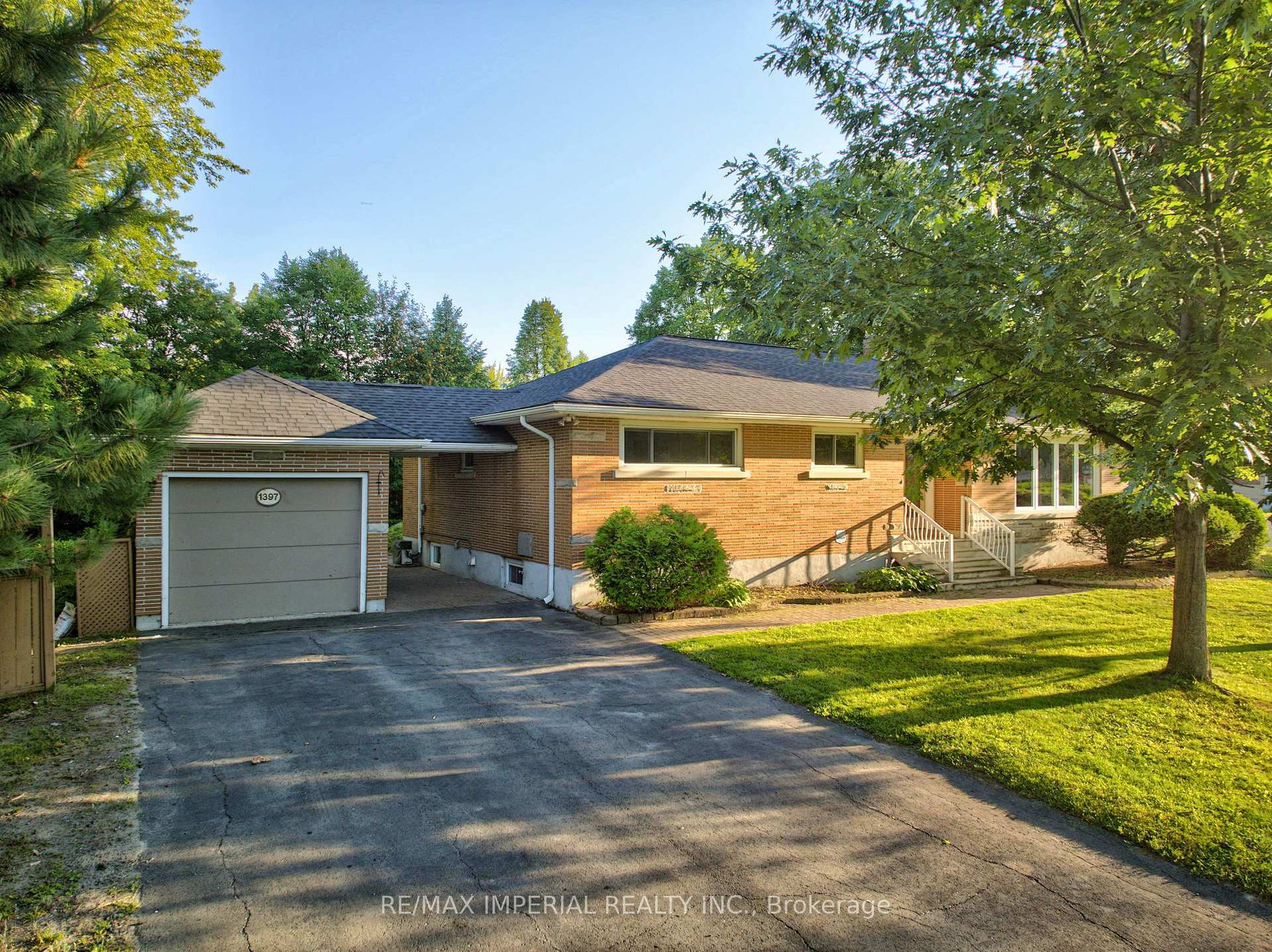 Front of 1397 Hawthorne Drive