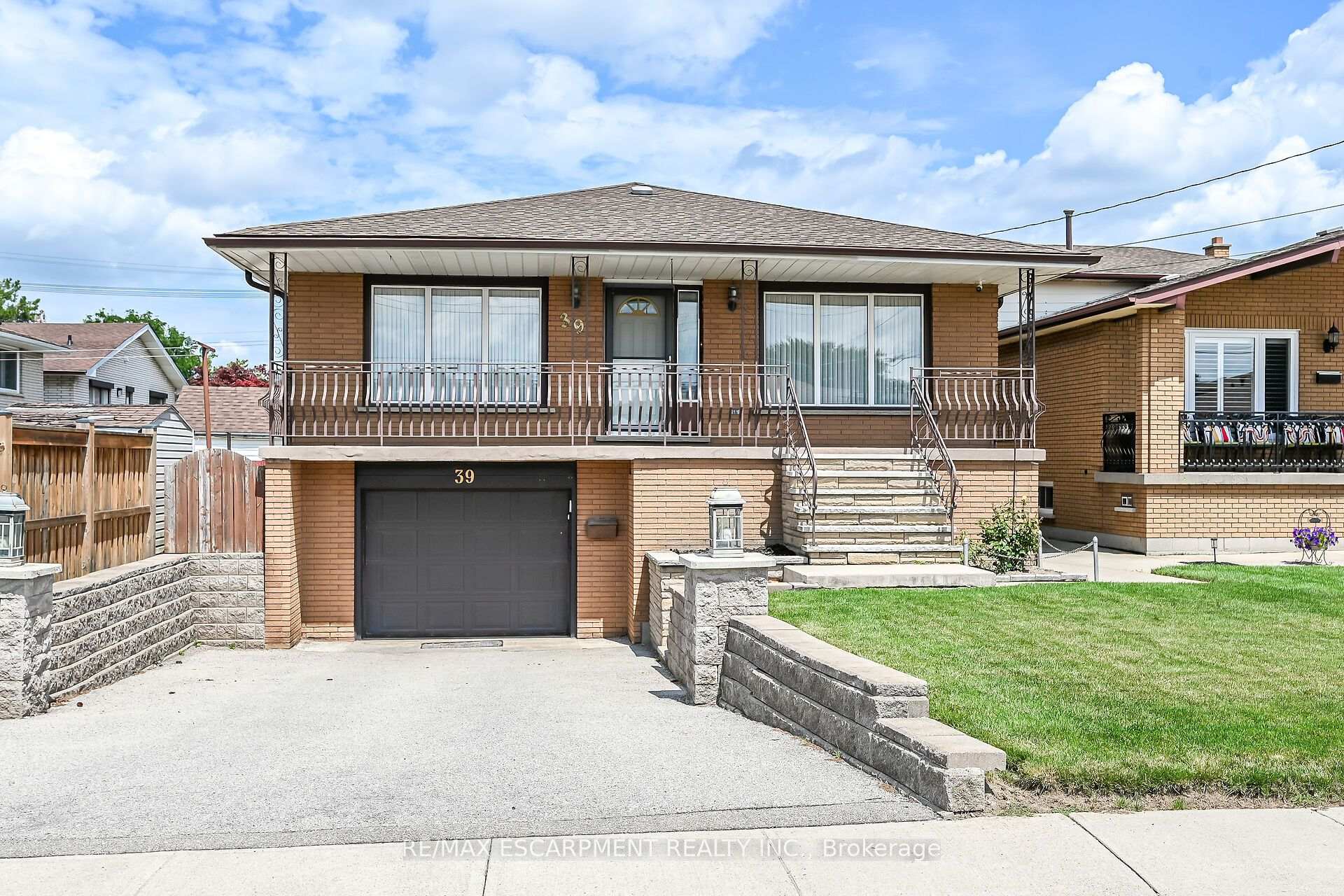 Photo 1 of 39 Algonquin Court, Hamilton, King's Forest Upper — HOMEH