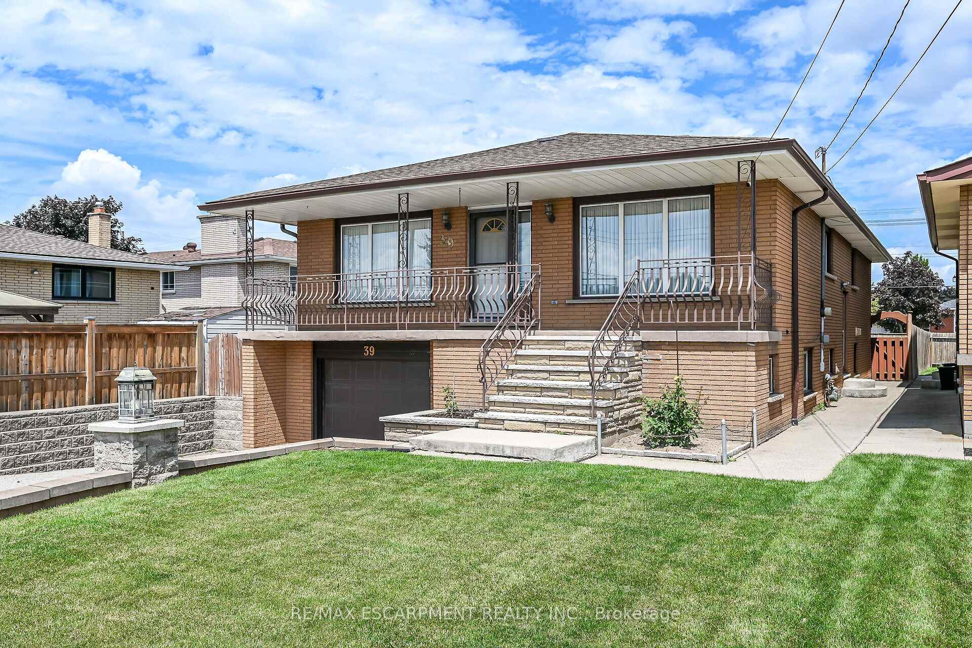 Photo 2 of 39 Algonquin Court, Hamilton, King's Forest Upper — HOMEH