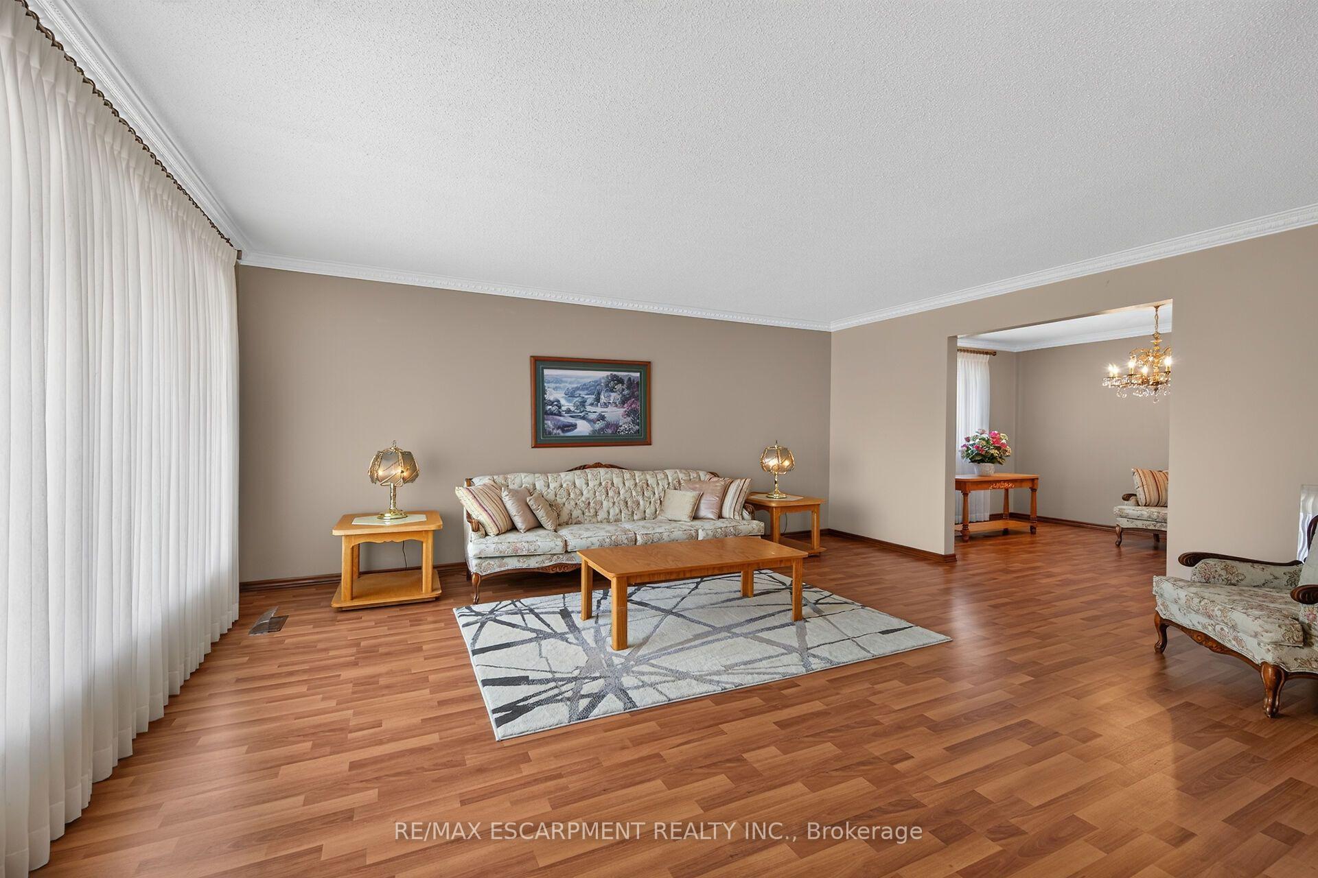 Photo 6 of 39 Algonquin Court, Hamilton, King's Forest Upper — HOMEH