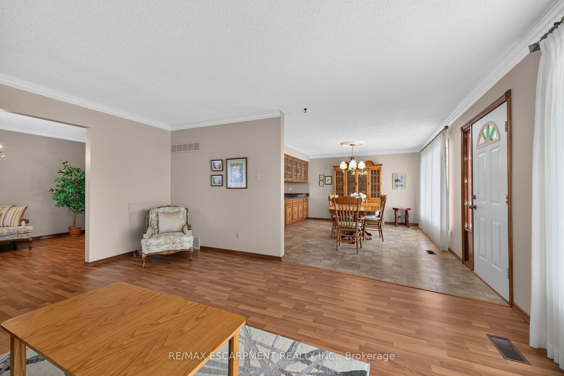 Photo 8 of 39 Algonquin Court, Hamilton, King's Forest Upper — HOMEH