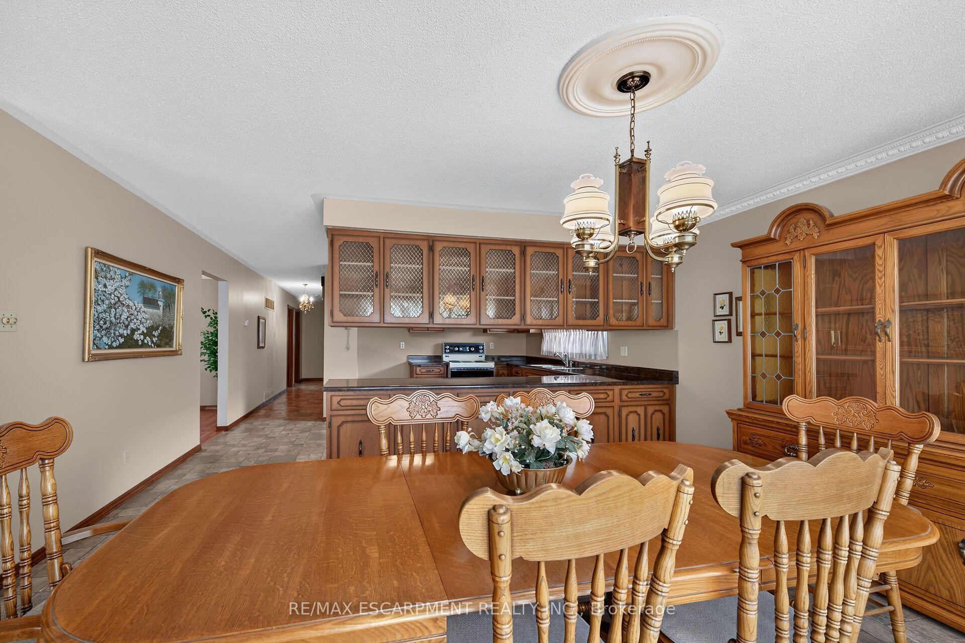 Photo 10 of 39 Algonquin Court, Hamilton, King's Forest Upper — HOMEH