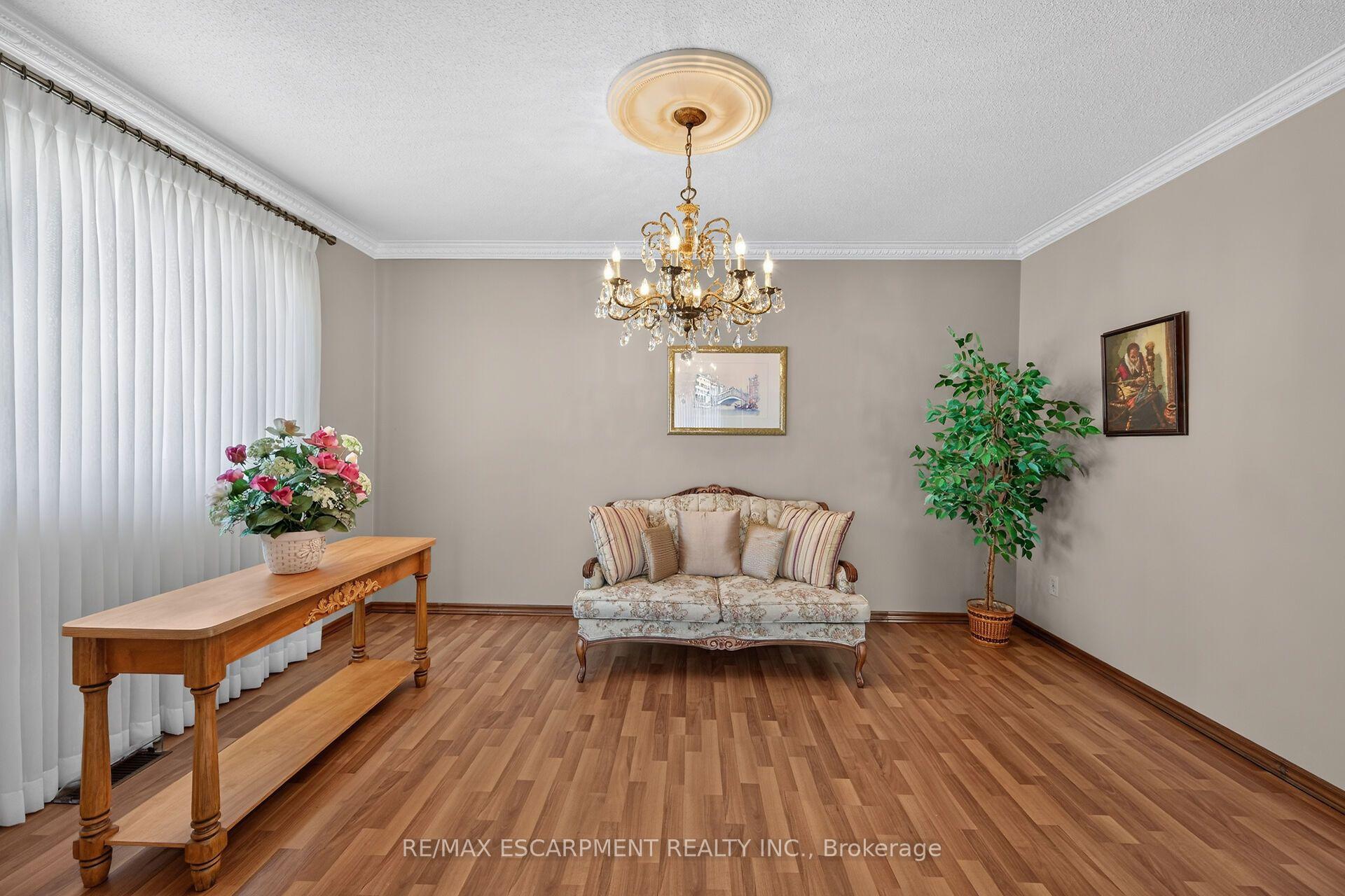 Photo 16 of 39 Algonquin Court, Hamilton, King's Forest Upper — HOMEH