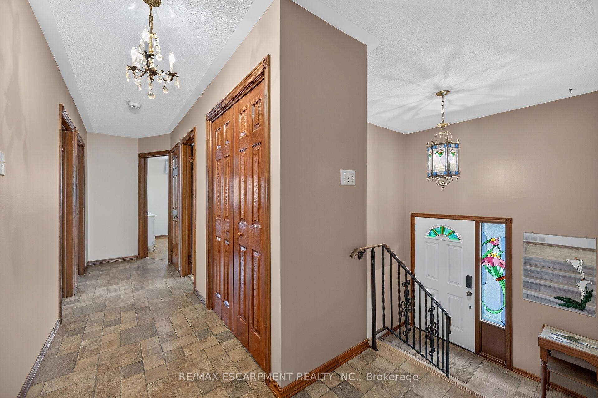 Photo 18 of 39 Algonquin Court, Hamilton, King's Forest Upper — HOMEH