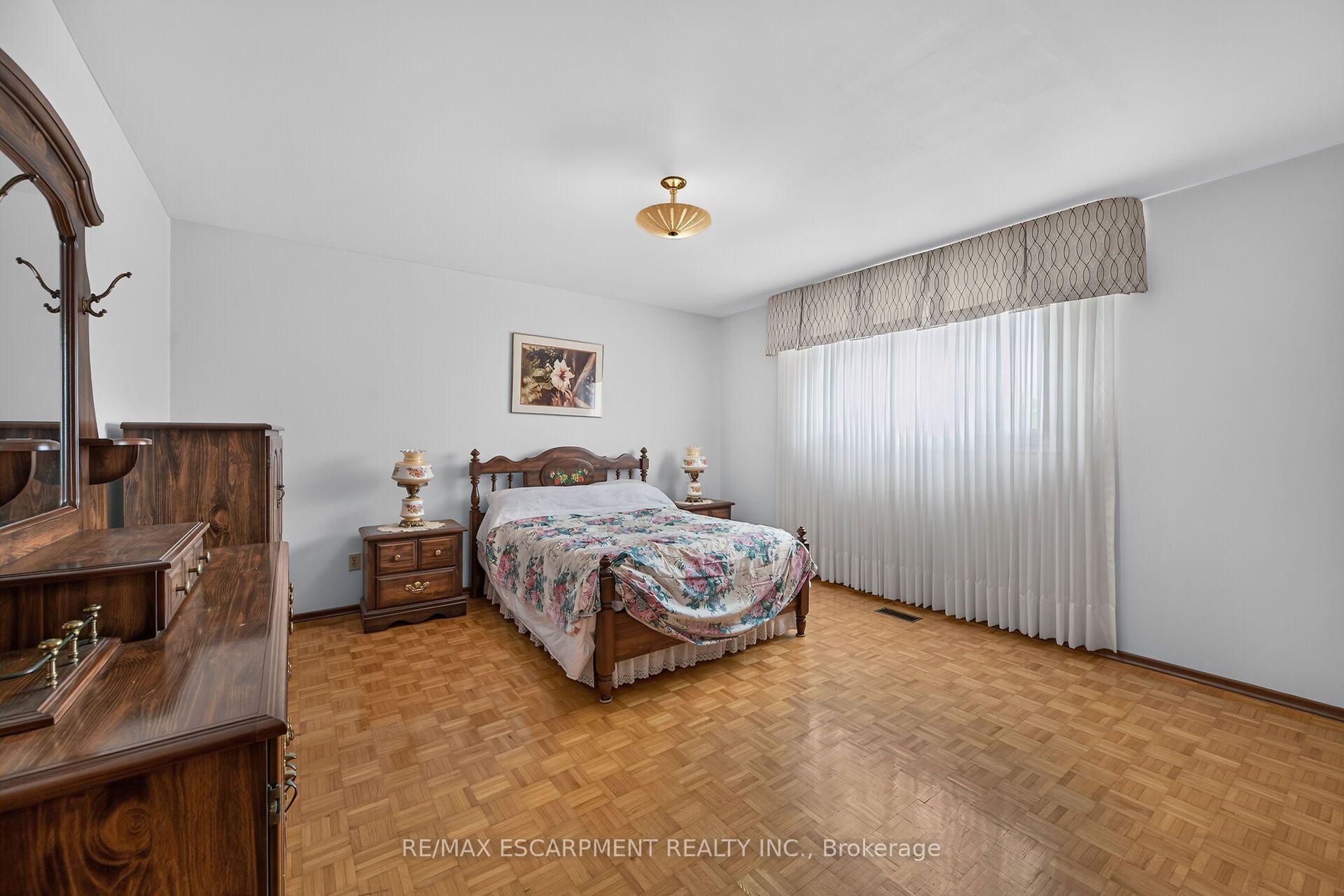 Photo 19 of 39 Algonquin Court, Hamilton, King's Forest Upper — HOMEH