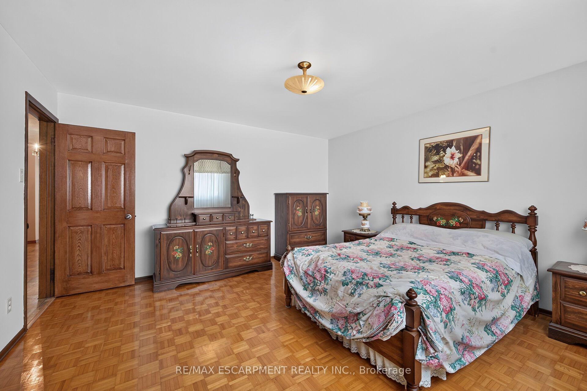 Photo 21 of 39 Algonquin Court, Hamilton, King's Forest Upper — HOMEH