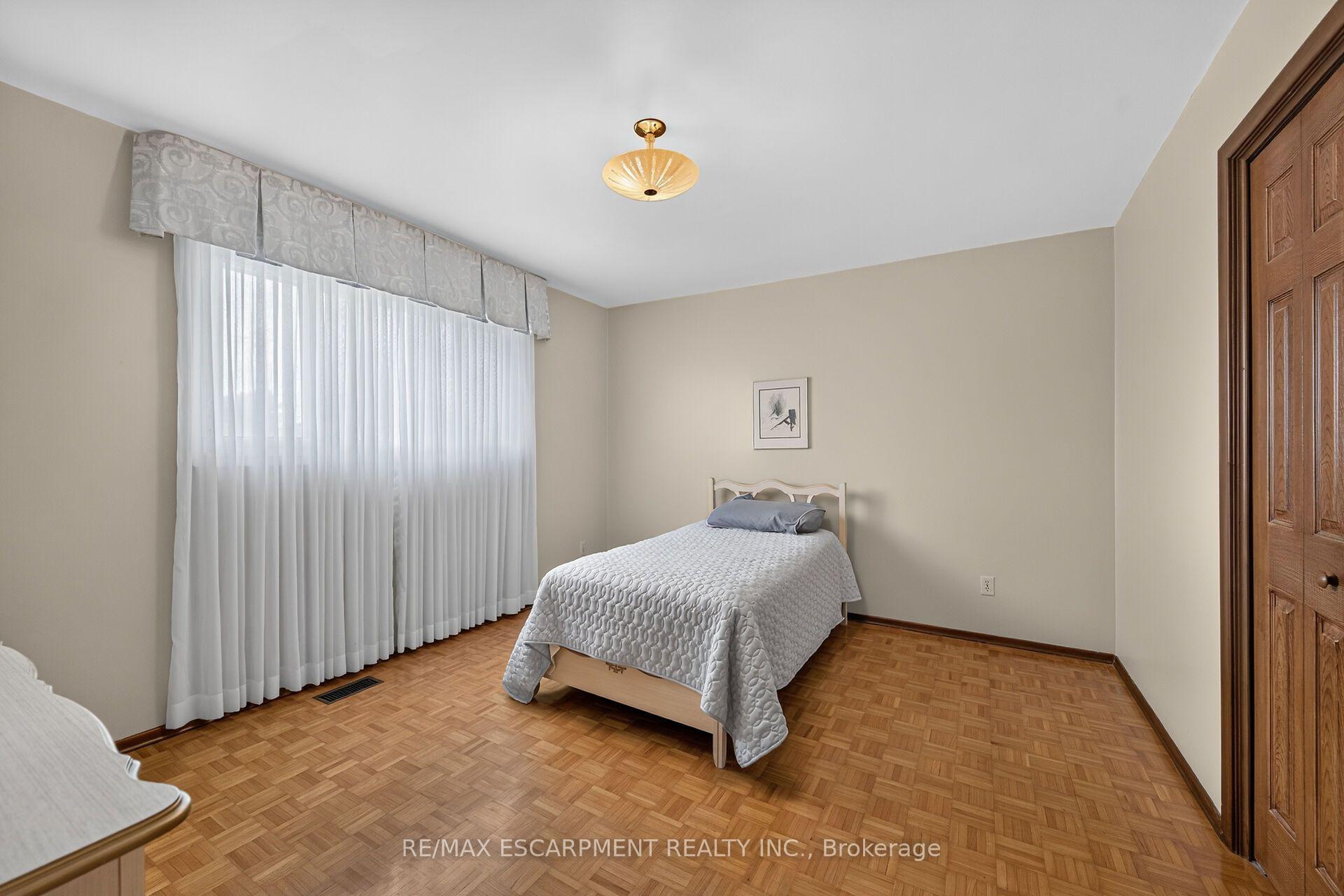 Photo 22 of 39 Algonquin Court, Hamilton, King's Forest Upper — HOMEH