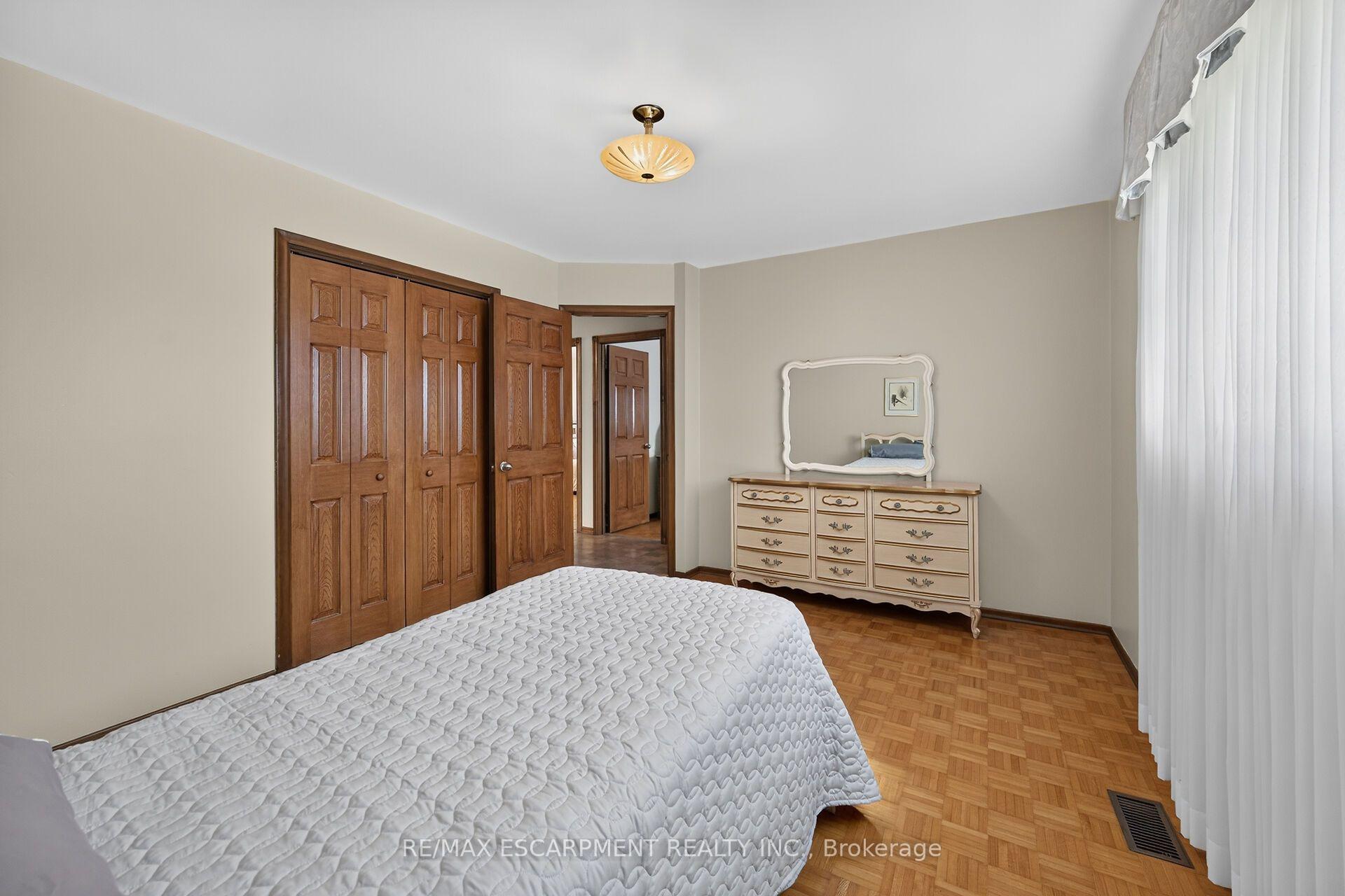 Photo 23 of 39 Algonquin Court, Hamilton, King's Forest Upper — HOMEH