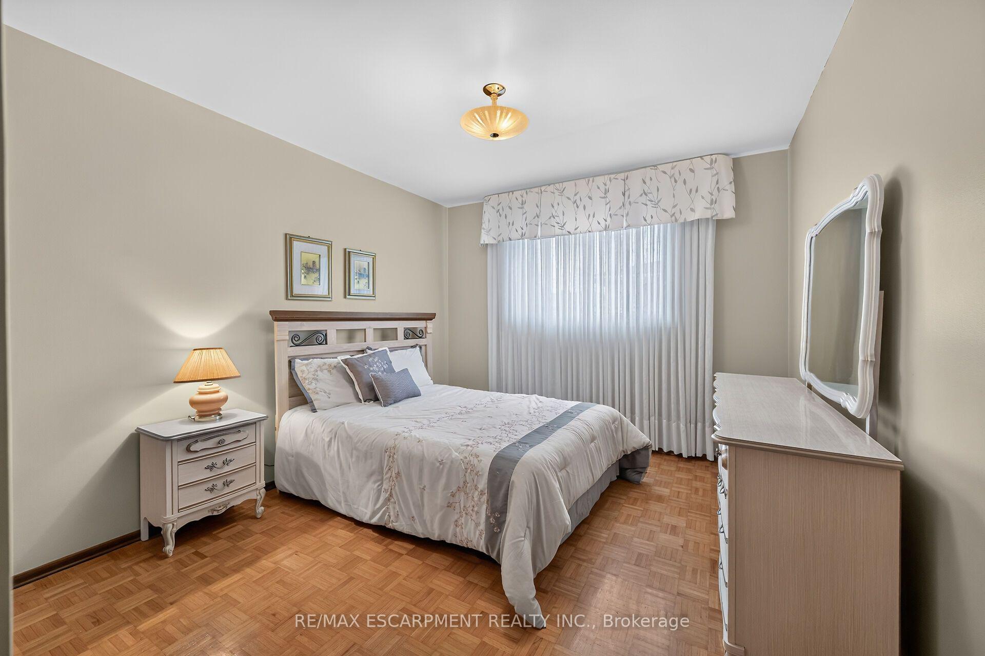 Photo 24 of 39 Algonquin Court, Hamilton, King's Forest Upper — HOMEH
