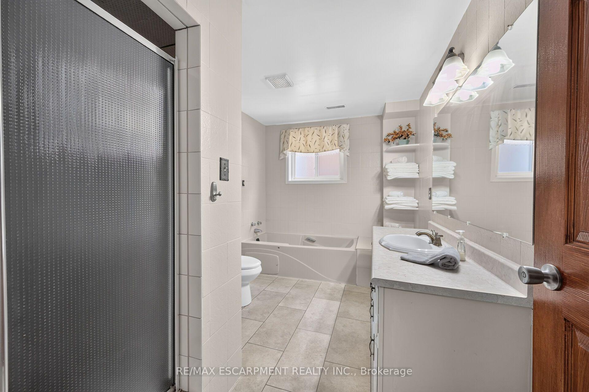 Photo 35 of 39 Algonquin Court, Hamilton, King's Forest Upper — HOMEH