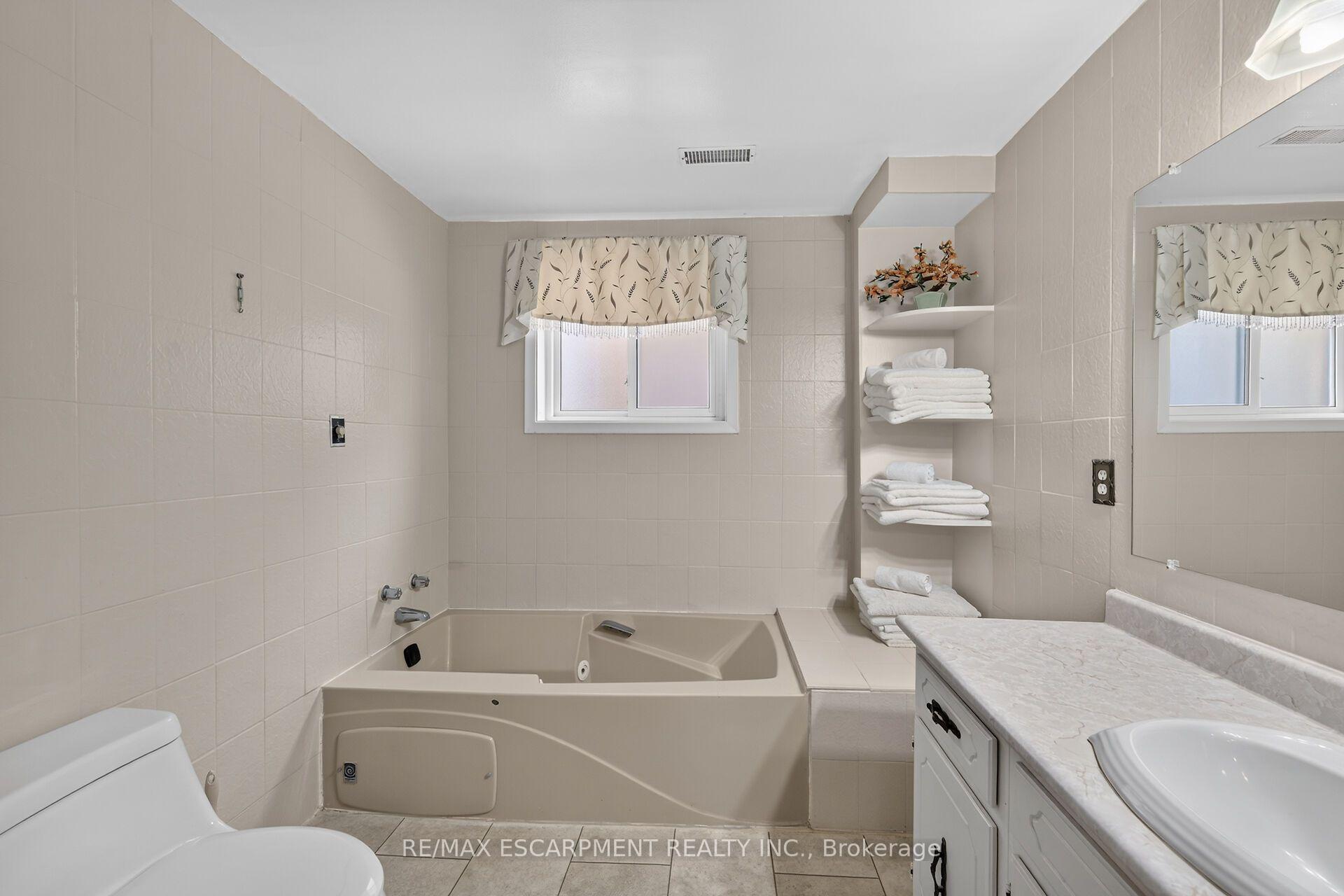 Photo 36 of 39 Algonquin Court, Hamilton, King's Forest Upper — HOMEH