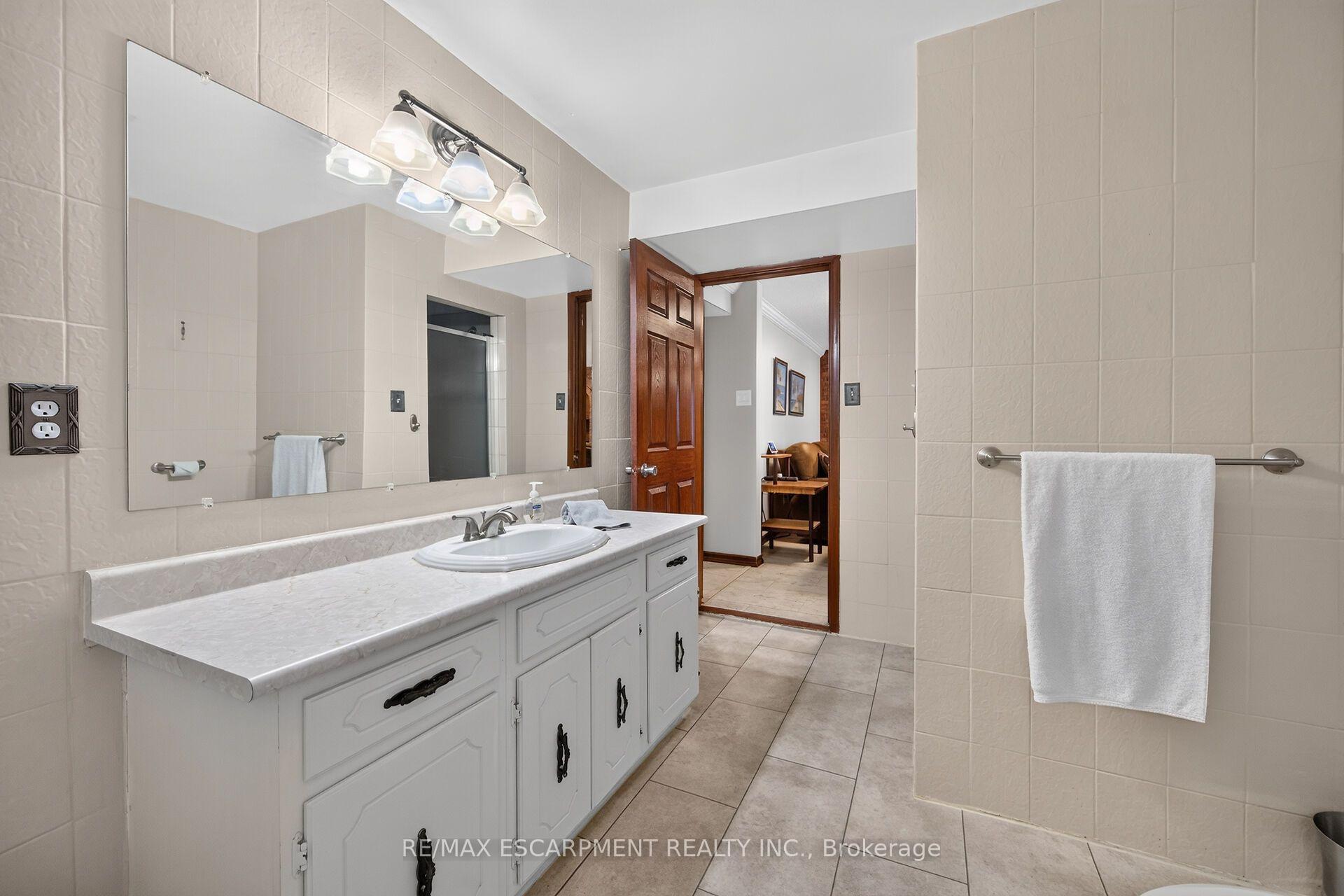 Photo 37 of 39 Algonquin Court, Hamilton, King's Forest Upper — HOMEH