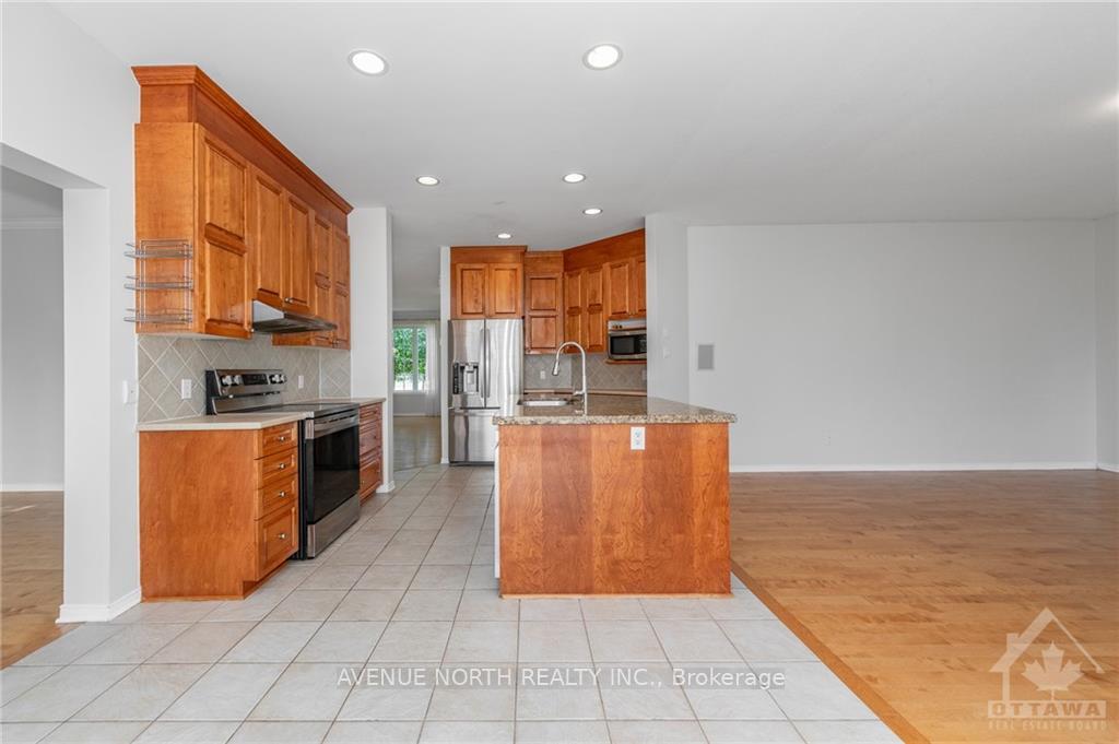 Photo 8 of 2370 Le Ruisseau Circle, Ottawa, Chapel Hill South - Orleans Village — HOMEH