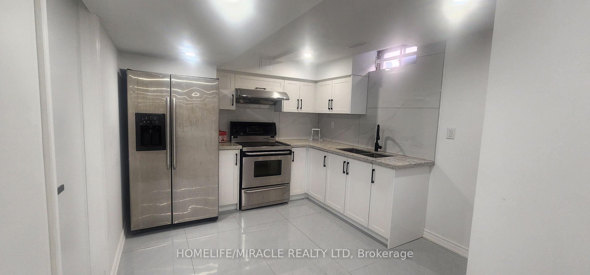 Photo 3 of 1574 Highbrook Avenue, Mississauga, East Credit — HOMEH