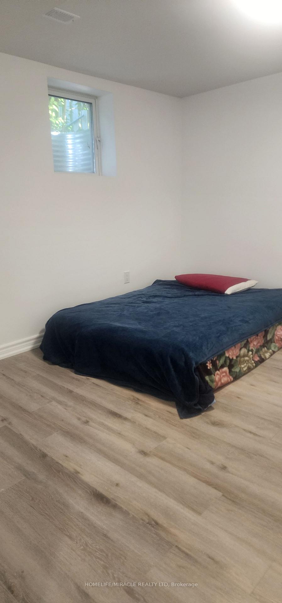 Photo 5 of 1574 Highbrook Avenue, Mississauga, East Credit — HOMEH
