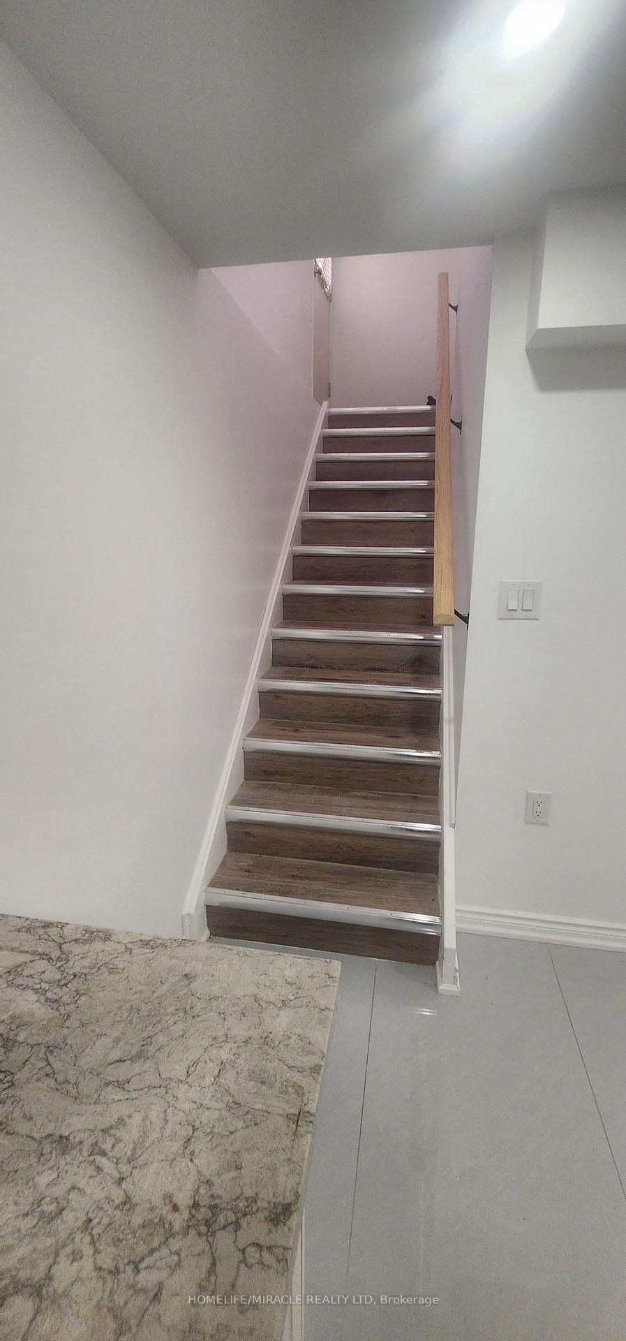 Photo 2 of 1574 Highbrook Avenue, Mississauga, East Credit — HOMEH