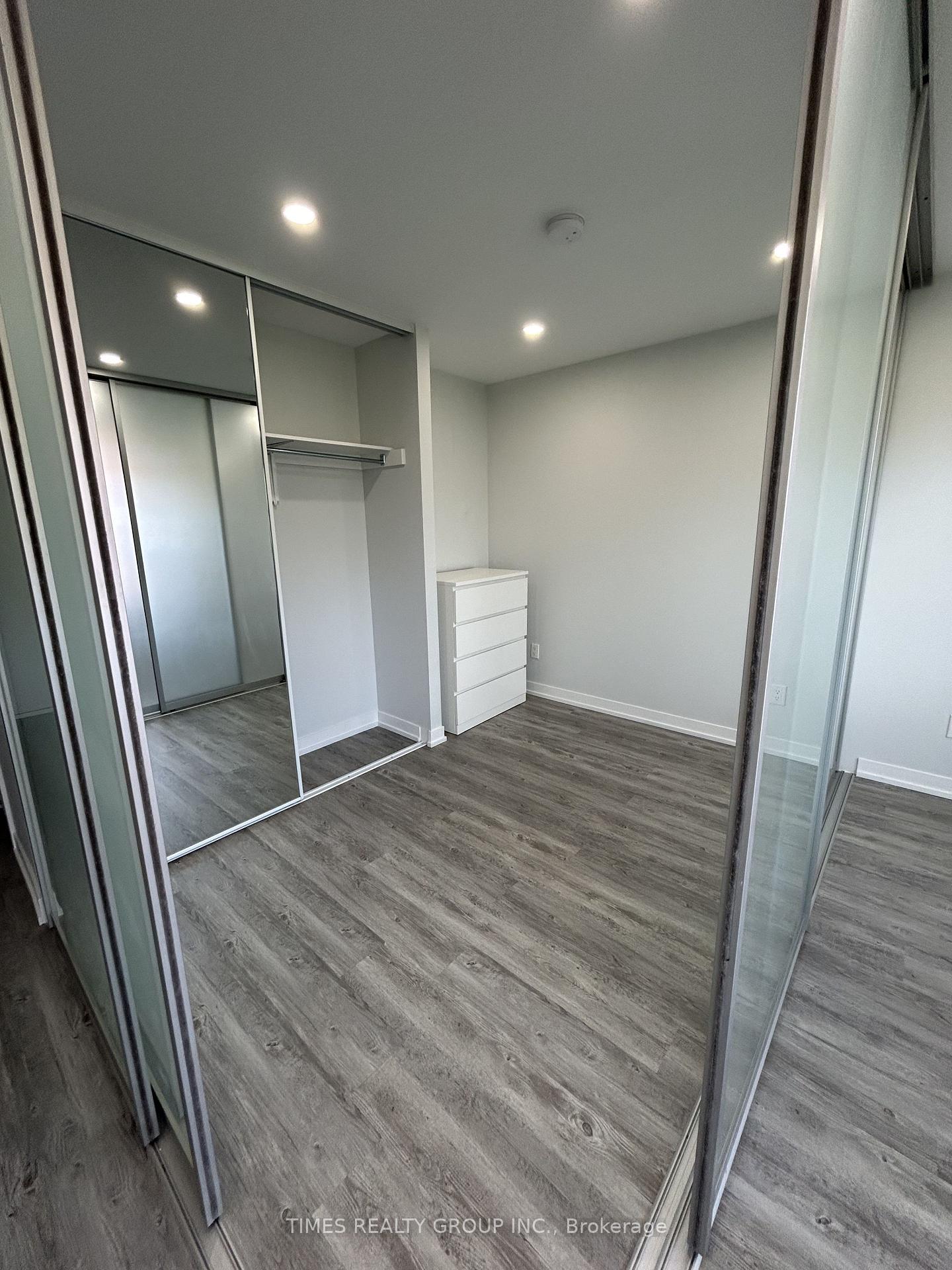 Photo 5 of Unit 503, 15 Walmer Road, Toronto, The Annex — HOMEH