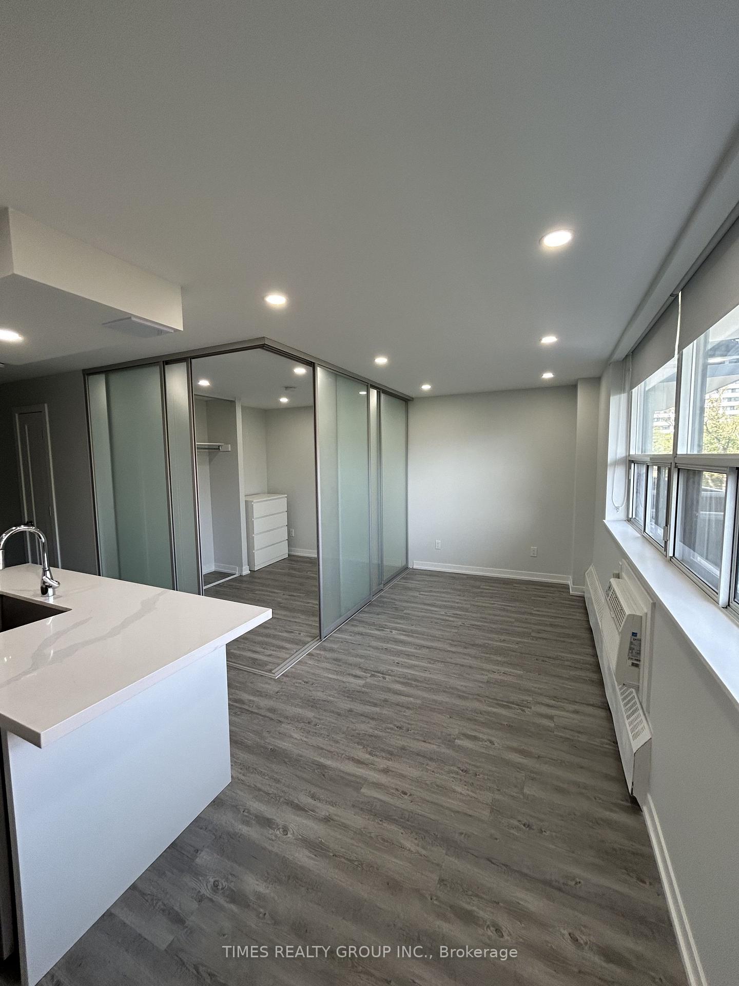 Photo 10 of Unit 503, 15 Walmer Road, Toronto, The Annex — HOMEH